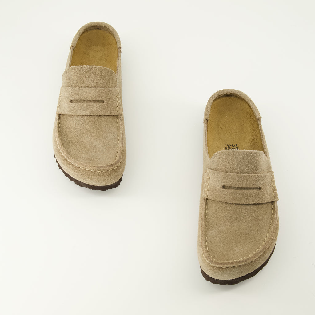 Image de l'article Mules Naples beige de la marque Birkenstock pour Unisex - Saison Printemps-Été 2026 - Vue de dessus paire de chaussure