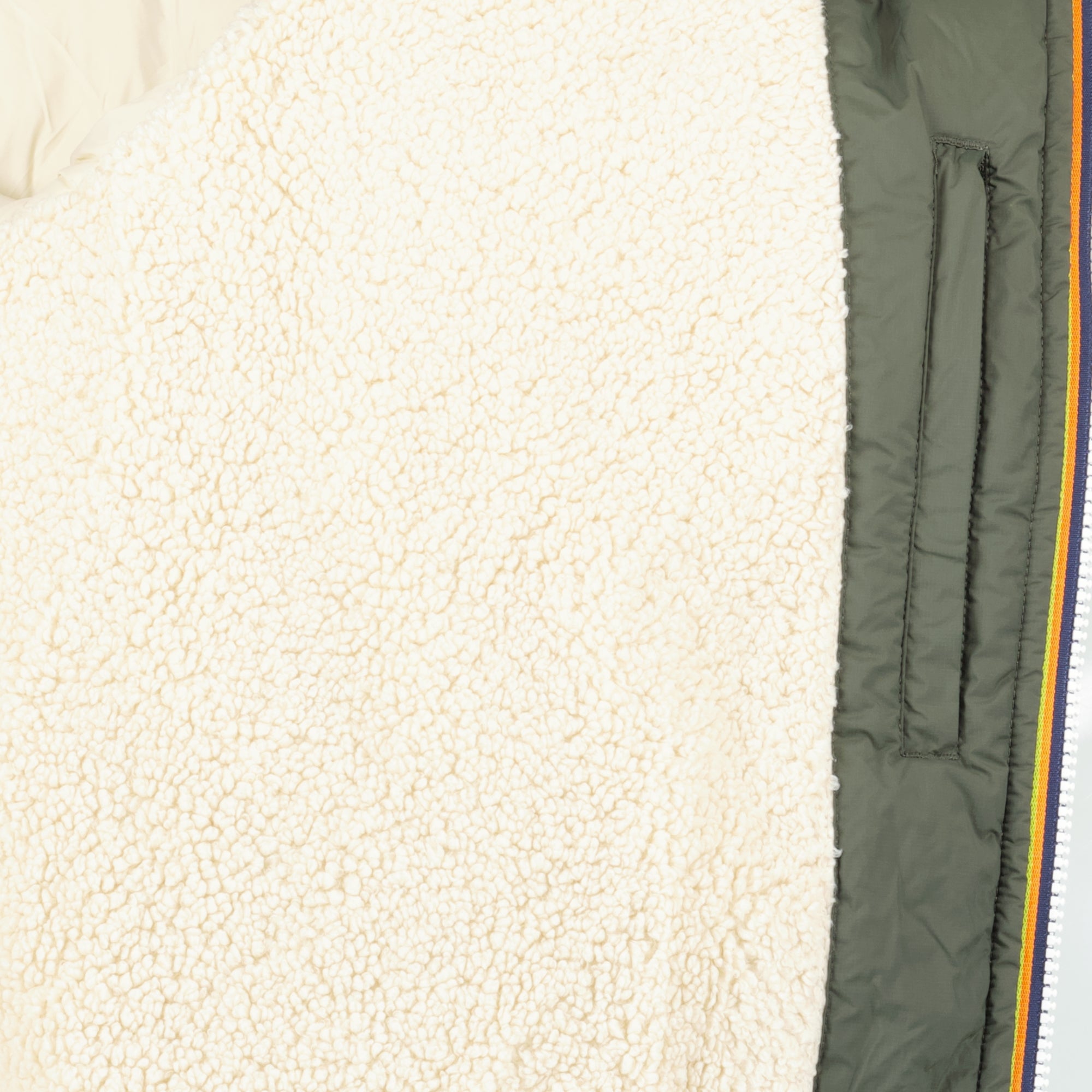 Bild des Parka Le Vrai 4.0 Eiffel Orsetto der Marke K-Way für Unisex - Herbst-Winter 2025 - Detailansicht_2