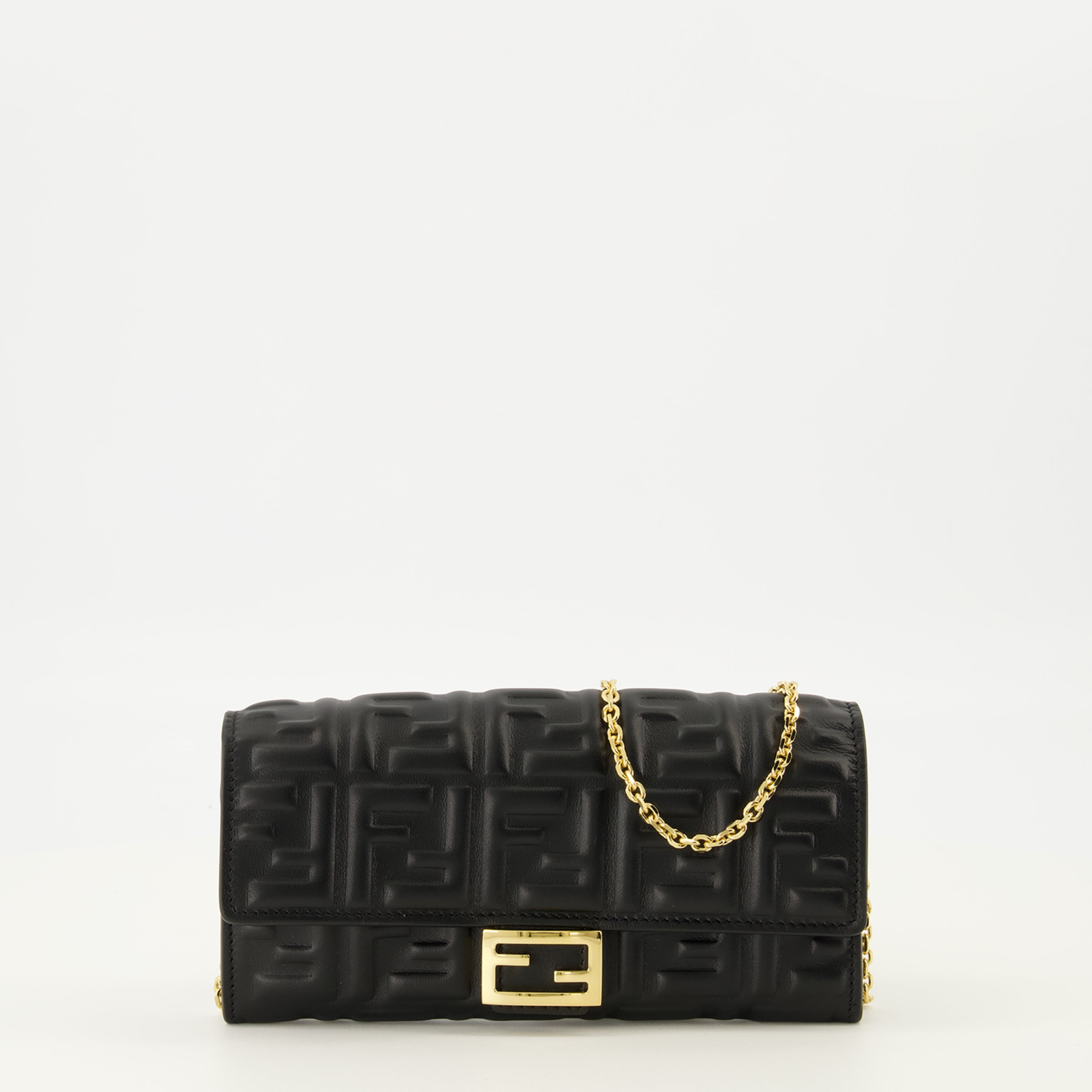 Image of the Fendi Baguette Chain Wallet for Women - Autumn-Winter 2025 - Front View
