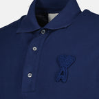Immagine del Polo AMI di cuore tessuto blu beige del marchio Ami PARIS per Unisex - Stagione Primavera-Estate 2026 - Vista Dettagliata_1