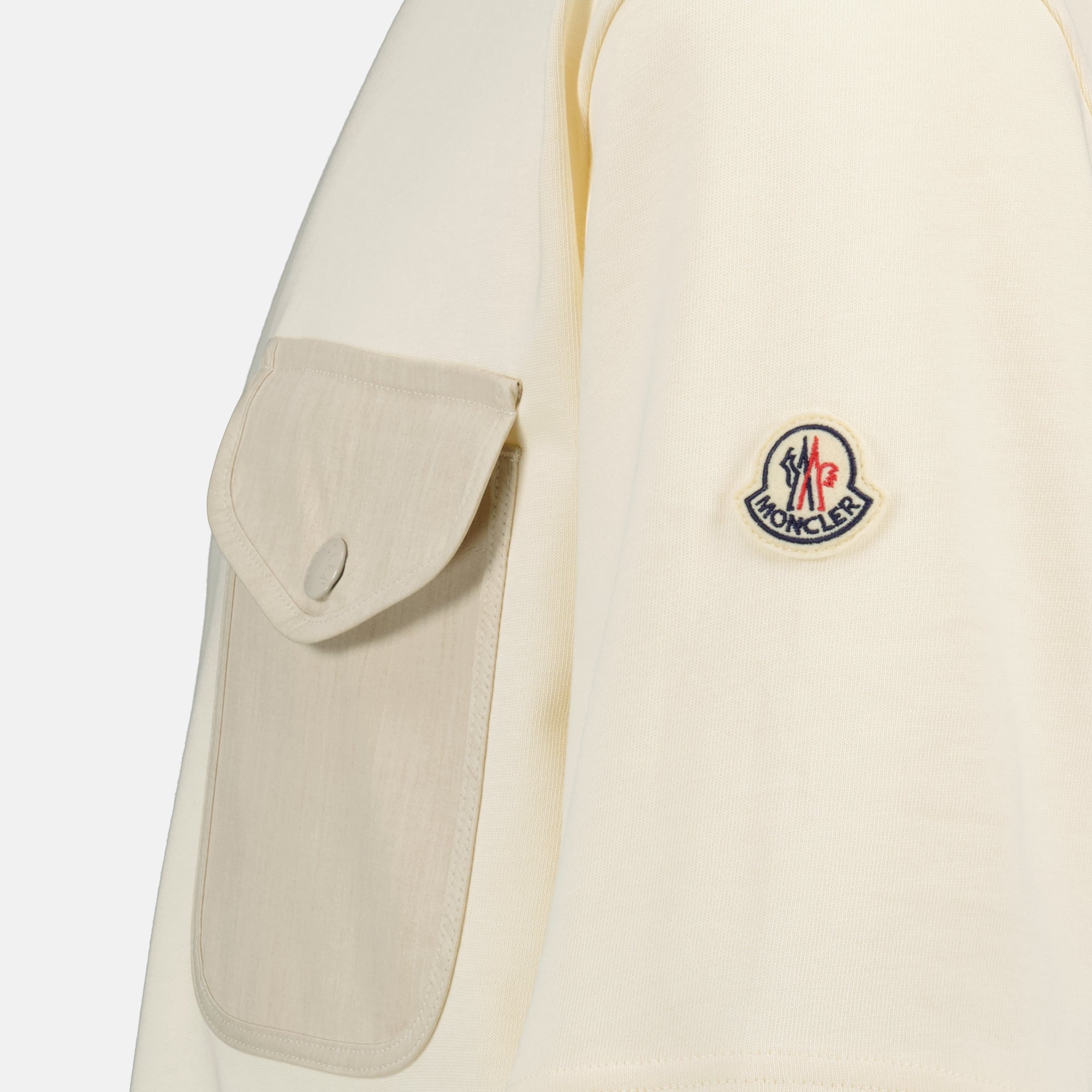Image de l'article T-shirt à logo et poche beige de la marque Moncler pour Homme - Saison Printemps-Été 2026 - Vue détaillée_1