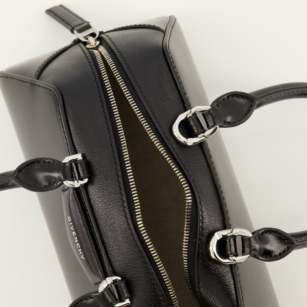 Image de l'article Sac Antigona East-West mini de la marque Givenchy pour Femme - Saison Automne-Hiver 2025 - Vue détaillée_3