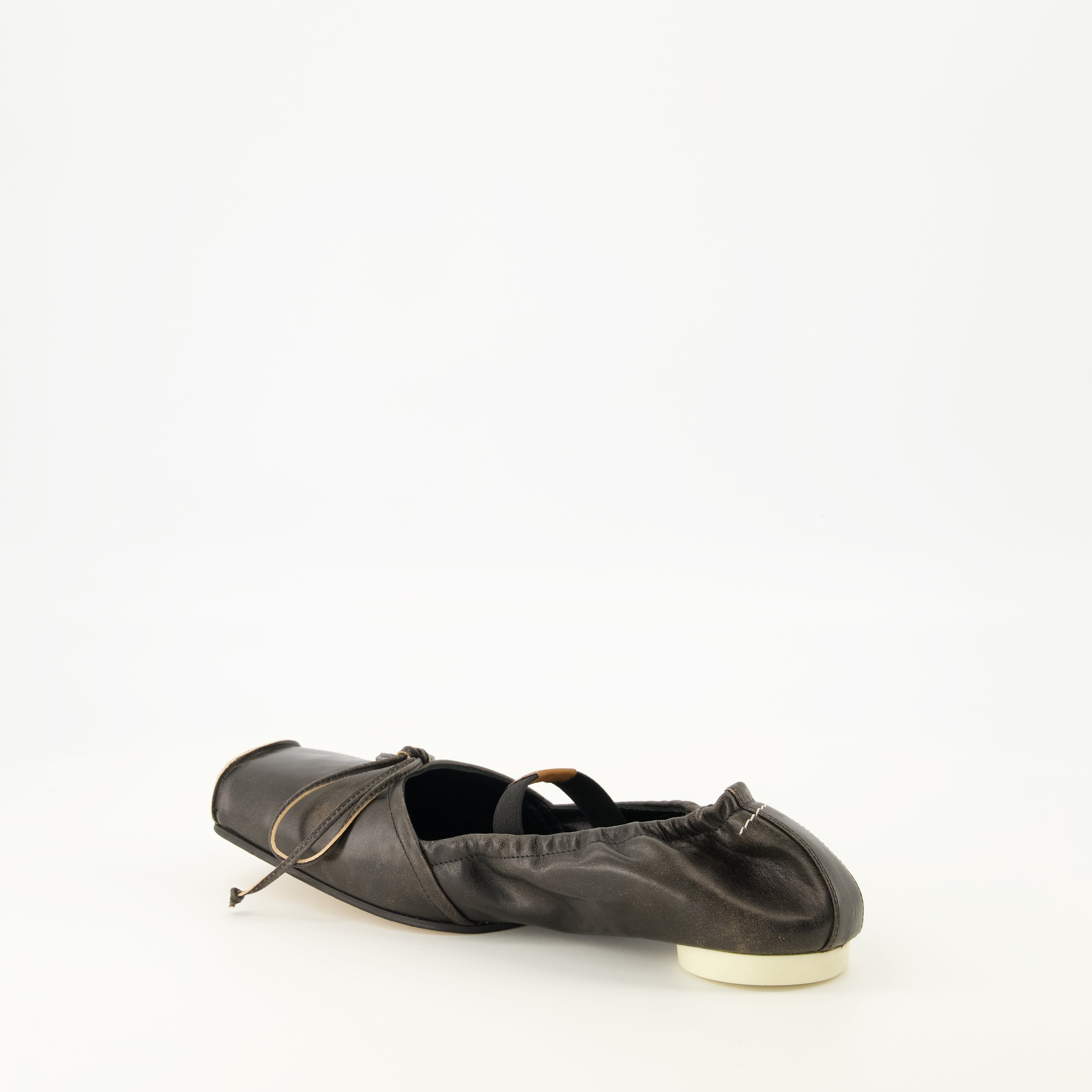 Chaussures plates Sapatilhas de Ballet em Couro Preto de Bico Quadrado Mm6 Noir Femme