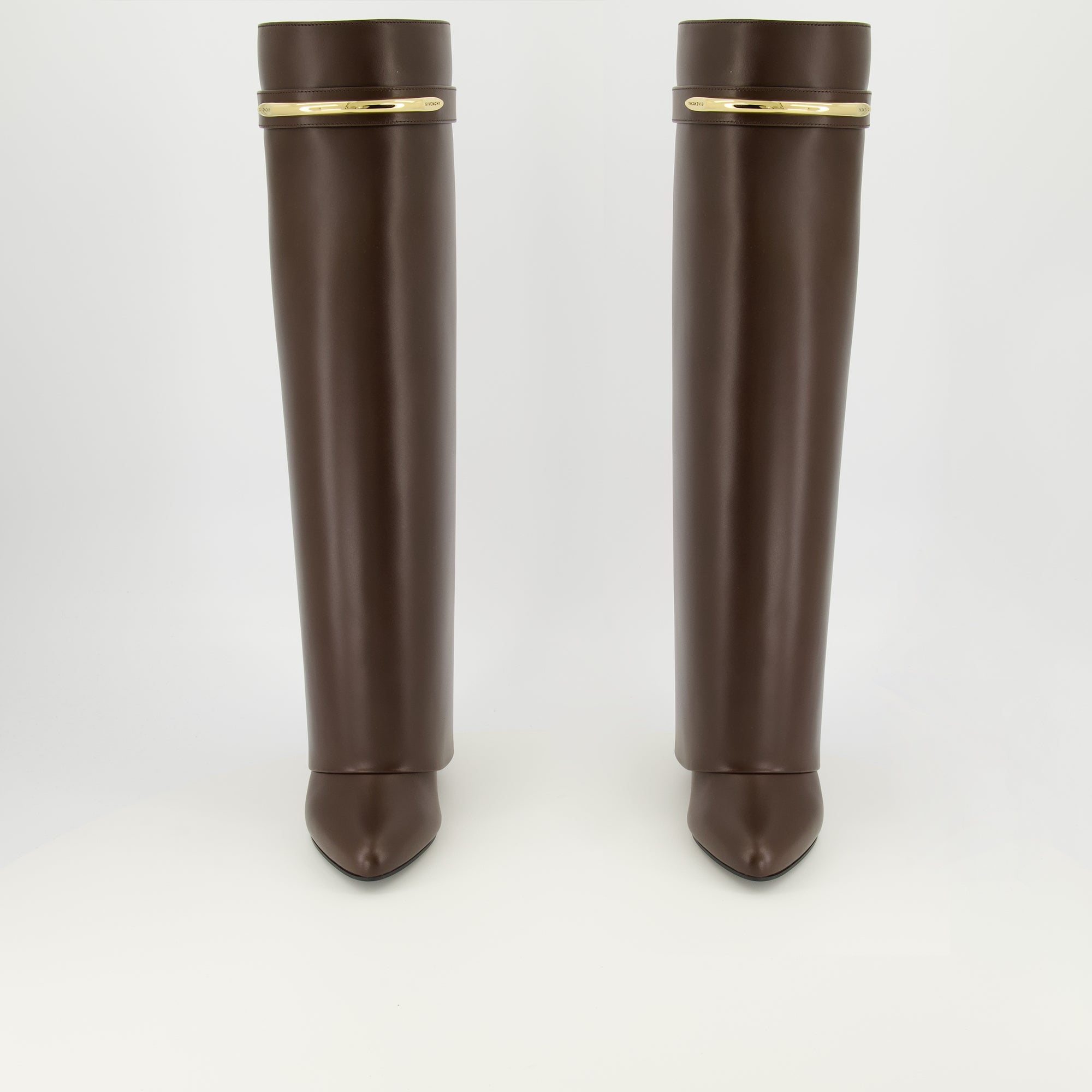 Image de l'article Bottes Shark en cuir marron de la marque Givenchy pour Femme - Saison Printemps-Été 2026 - Vue de dessus paire de chaussure