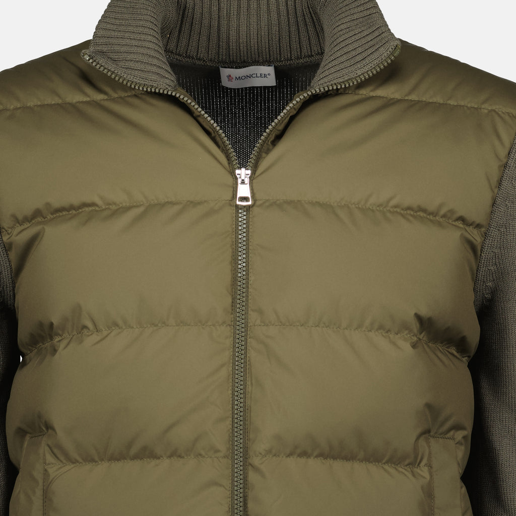 Immagine del cardigan in lana khaki con zip di Moncler per Uomo - Stagione Autunno-Inverno 2025 - Vista Dettagliata 2