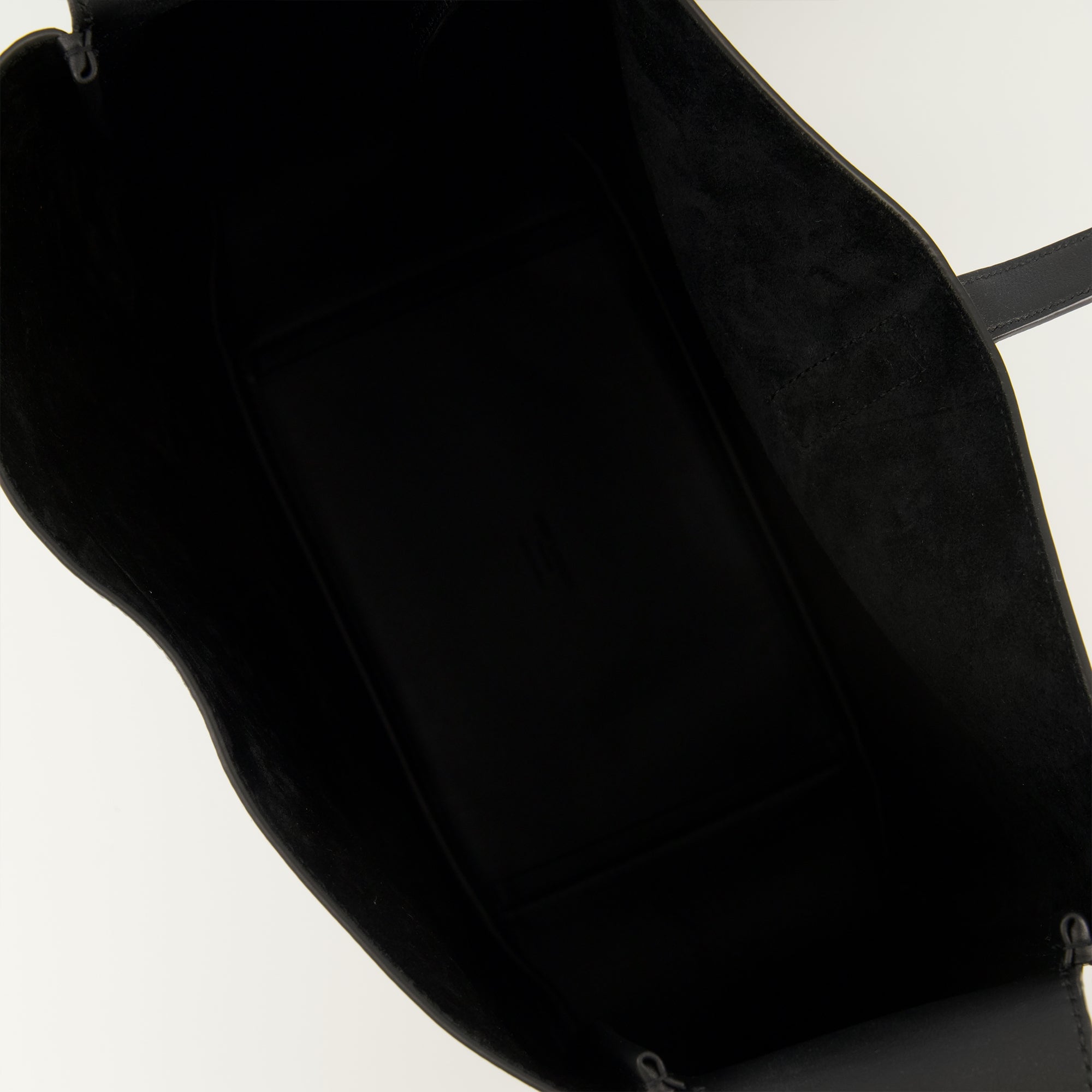 Image de l'article Sac Le 5 à 7 large noir de la marque Saint Laurent pour Femme - Saison Printemps-Été 2026 - Vue détaillée_3