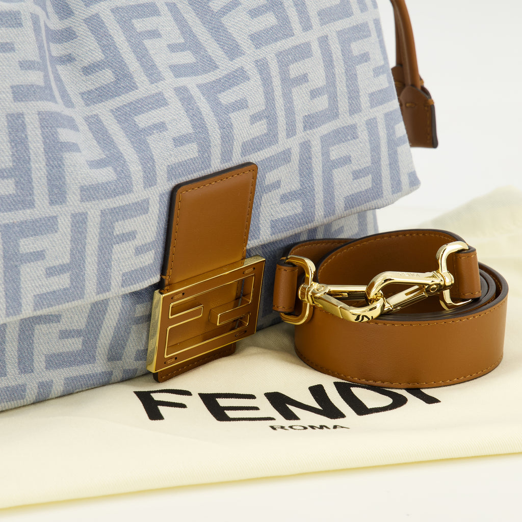 Sacs à main et épaule Baguette® Soft Medium Bag in FF Denim and Leather Fendi Bleu Femme