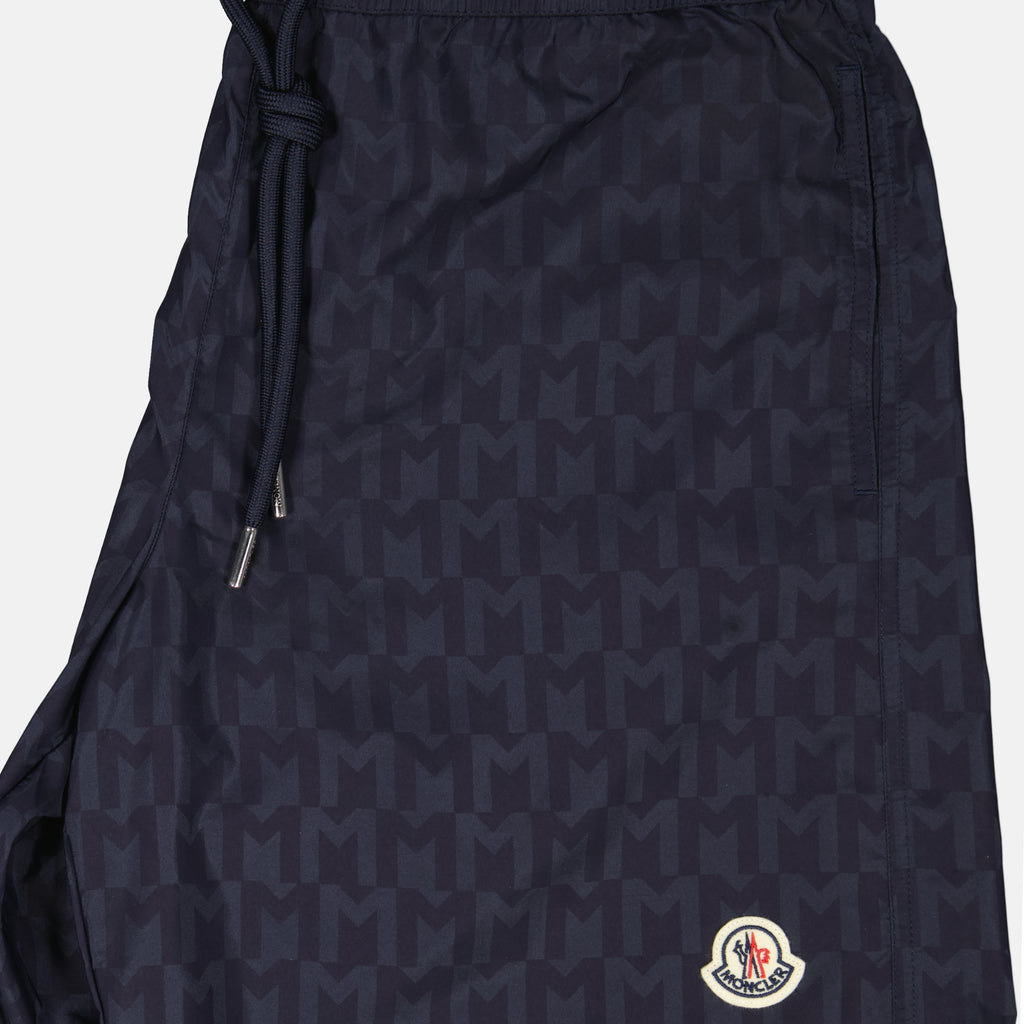 Image de l'article Short de bain monogrammé de la marque Moncler pour Homme - Saison Automne-Hiver 2024 - Vue détaillée_1