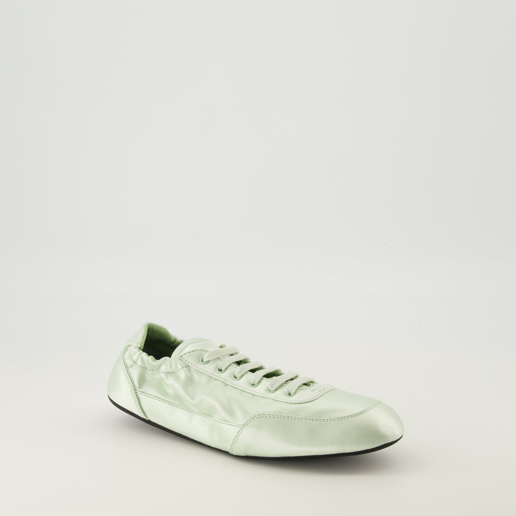 Image de l'article Baskets Collapse en soie vert d'eau de la marque Prada pour Femme - Saison Printemps-Été 2026 - Vue trois quarts avant droite