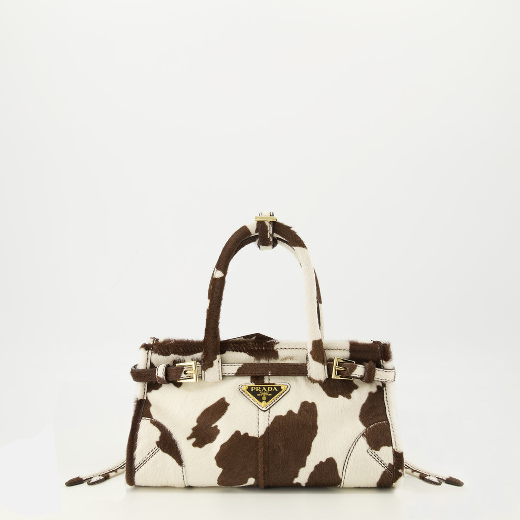 Image de l'article Mini sac Bonnie à imprimé vache de la marque Prada pour Femme - Saison Printemps-Été 2026 - Vue de Face