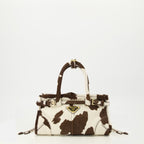 Immagine della borsa mini Bonnie con stampa a mucca del marchio Prada per donna - Stagione Primavera-Estate 2026 - Vista Frontale