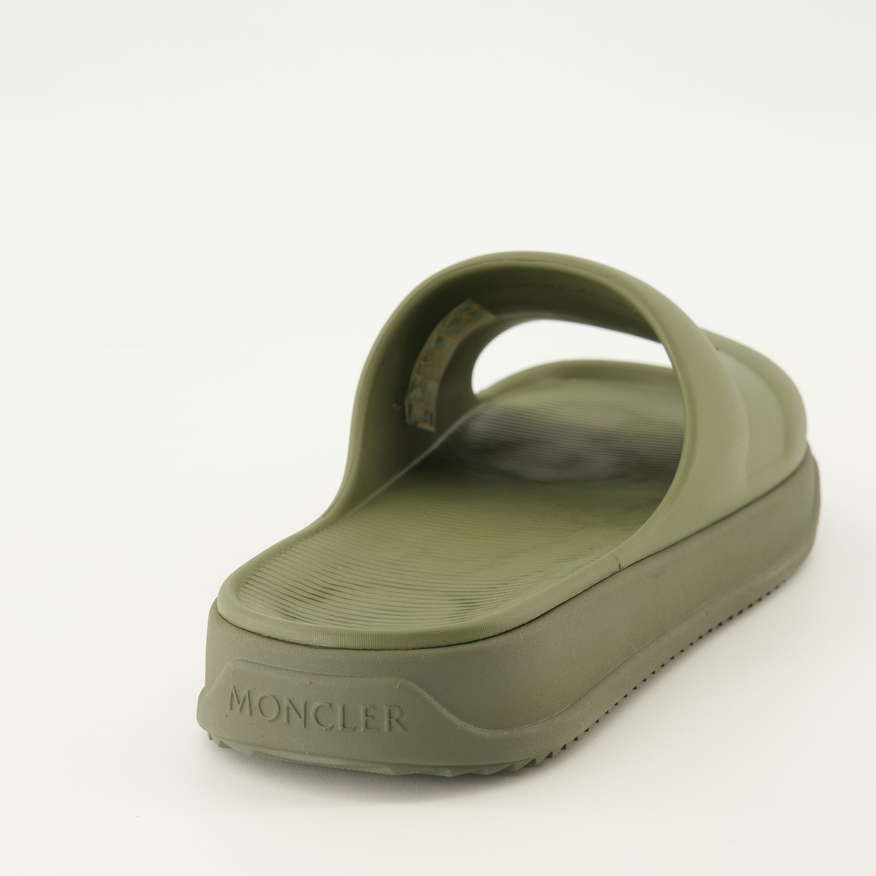 Image de l'article Sandales Altive kaki en EVA de la marque Moncler pour Homme - Saison Printemps-Été 2026 - Vue arrière