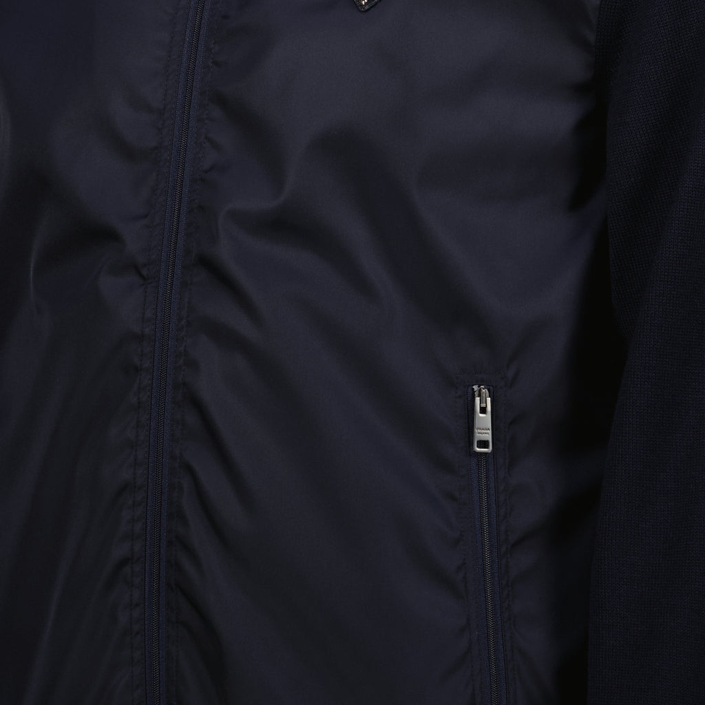 プラダのメンズ用ツートーンジャケットの記事の画像 - 2025年秋冬シーズン - 詳細ビュー_6