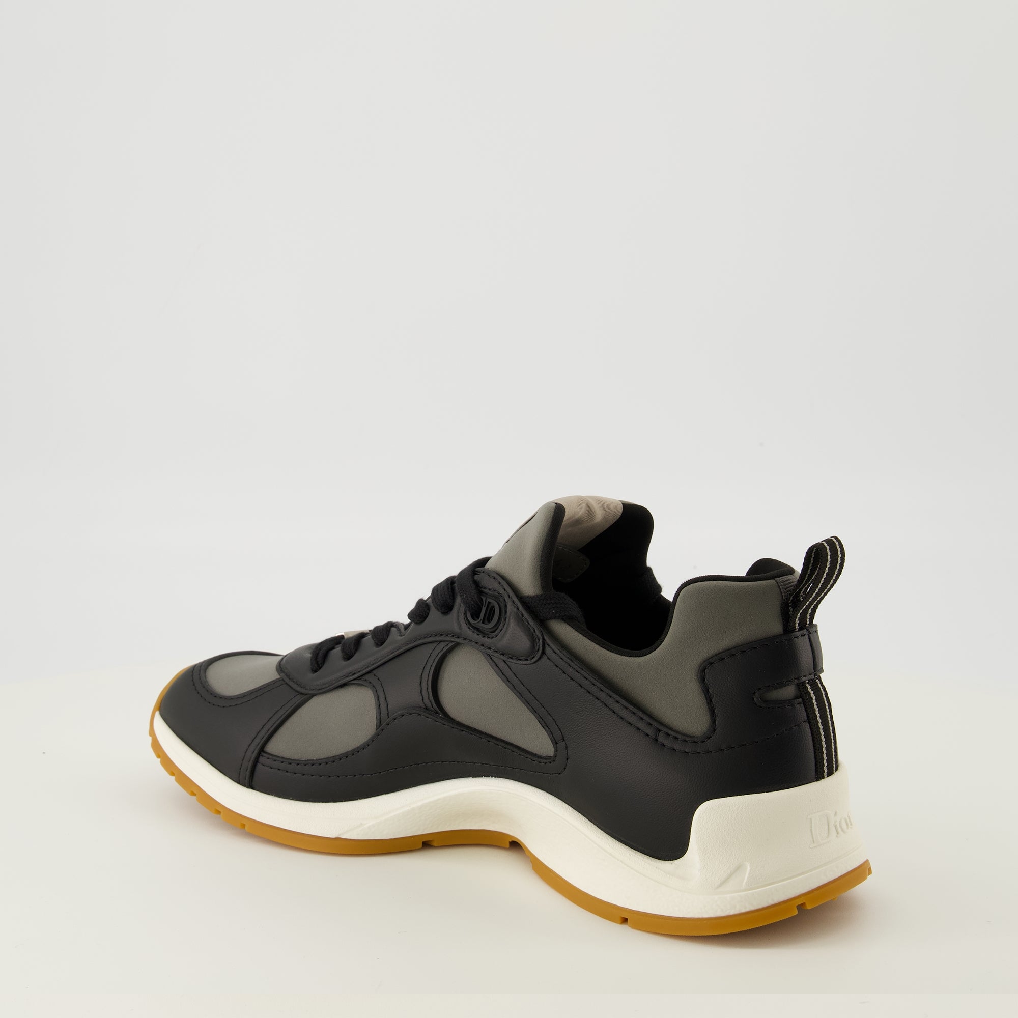 Bild der Dior Herrenschuhe Mile Schwarz - Frühling-Sommer 2026 - Drei-Viertel-Ansicht von hinten rechts