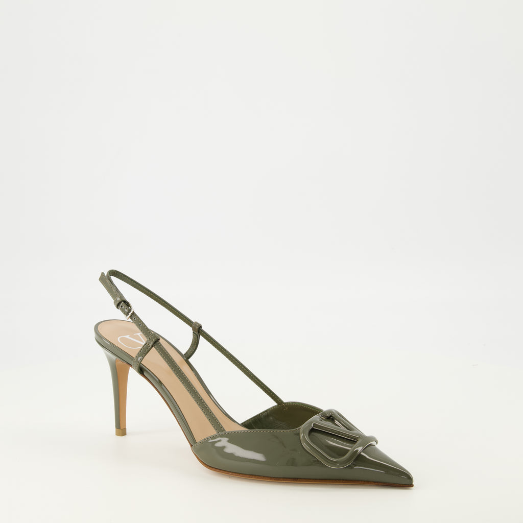 Image of the Vlogo patent leather khaki pumps by Valentino Garavani for Women - Spring-Summer 2026 - Front three-quarter right view