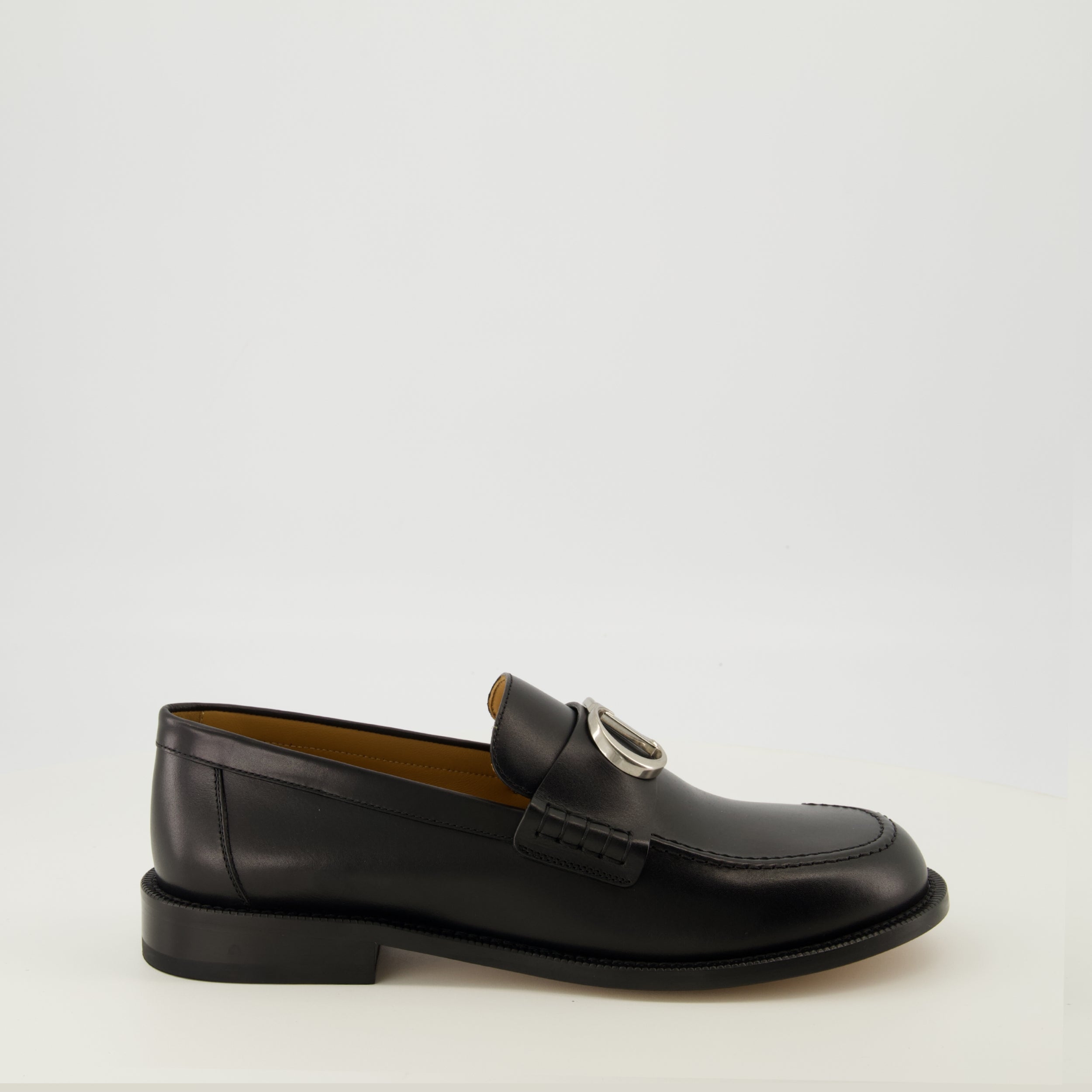Image de l'article Moccassins Archie noir de la marque Dior pour Homme - Saison Printemps-Été 2026 - Vue latérale droite