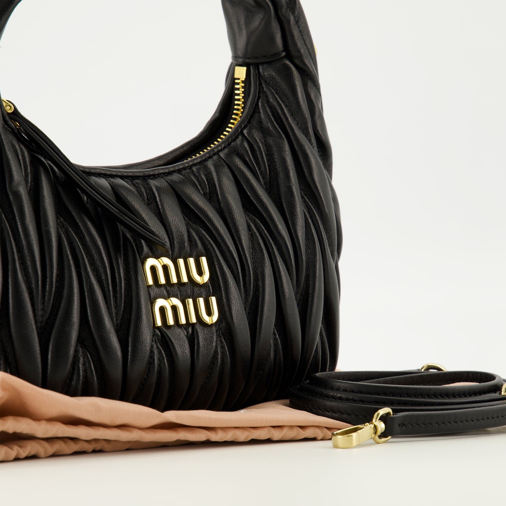 Bild der Miu Miu Damen Hobo Wander Tasche - Frühjahr-Sommer 2026 - Detaillierte Ansicht 2
