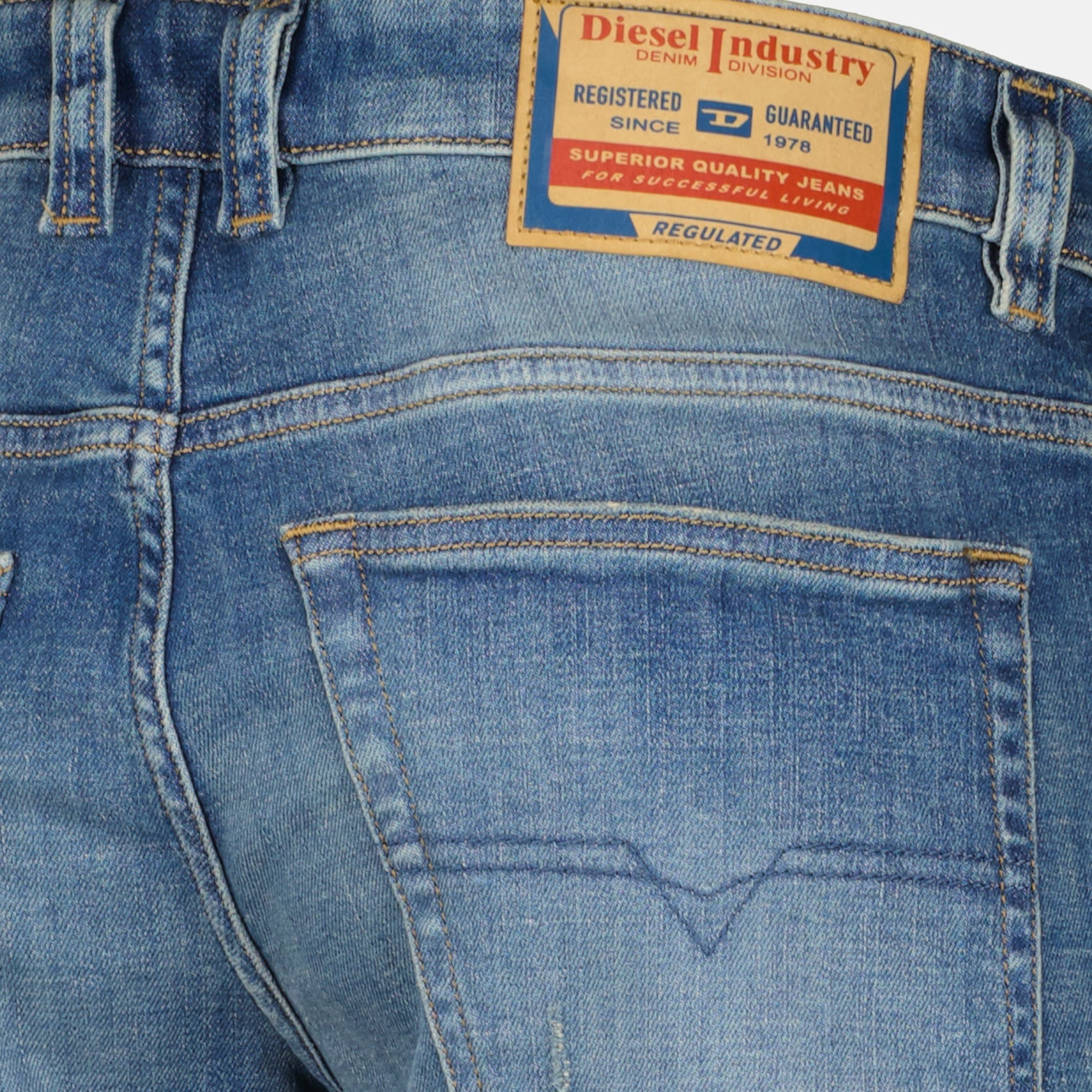 Image de l'article Jean D-Vyl 1993 L32 en denim bleu de la marque Diesel pour Homme - Saison Printemps-Été 2026 - Vue détaillée_2