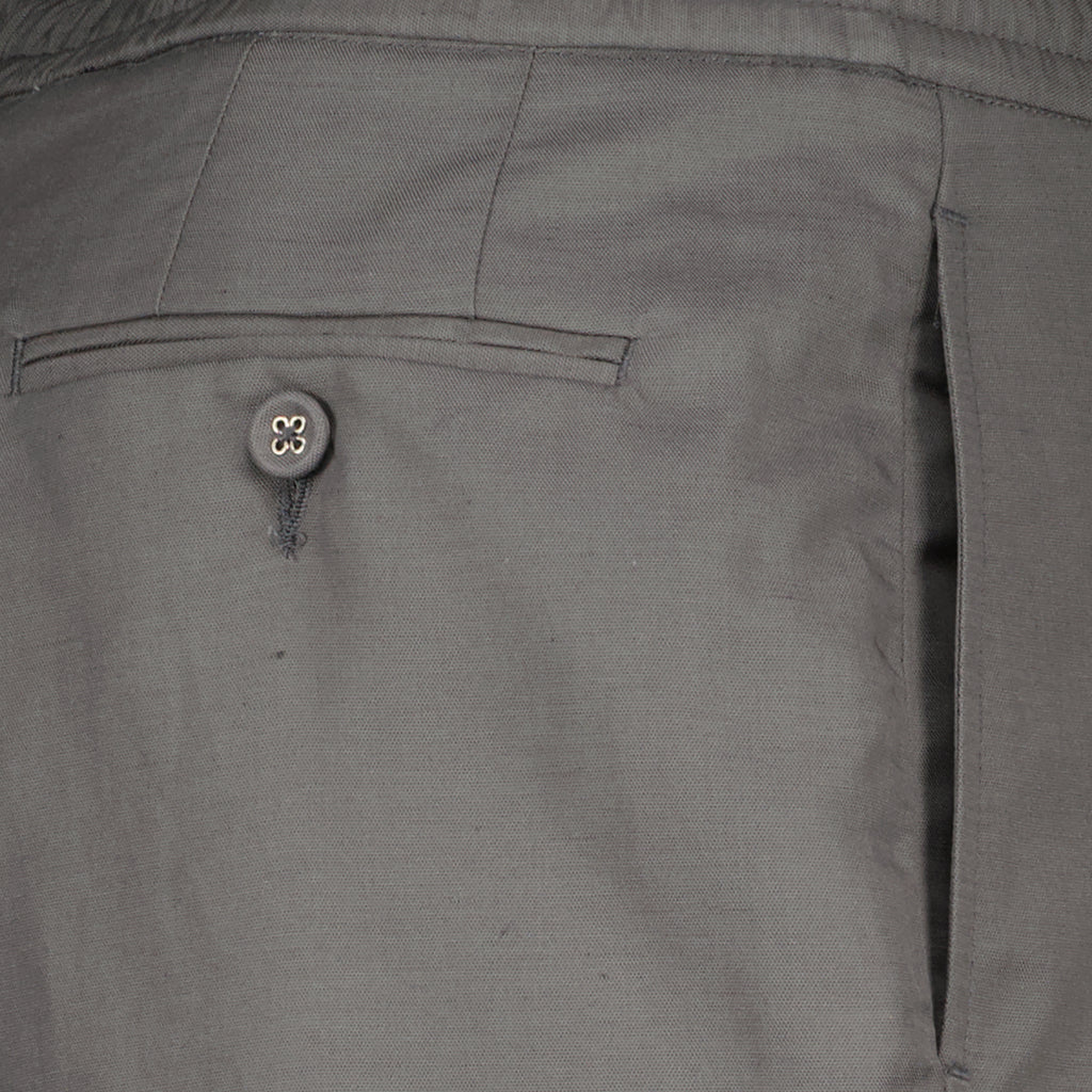 Imagem do Short Phill preto em lyocell da marca Officine Générale para Homem - Temporada Primavera-Verão 2026 - Vista Detalhada_2