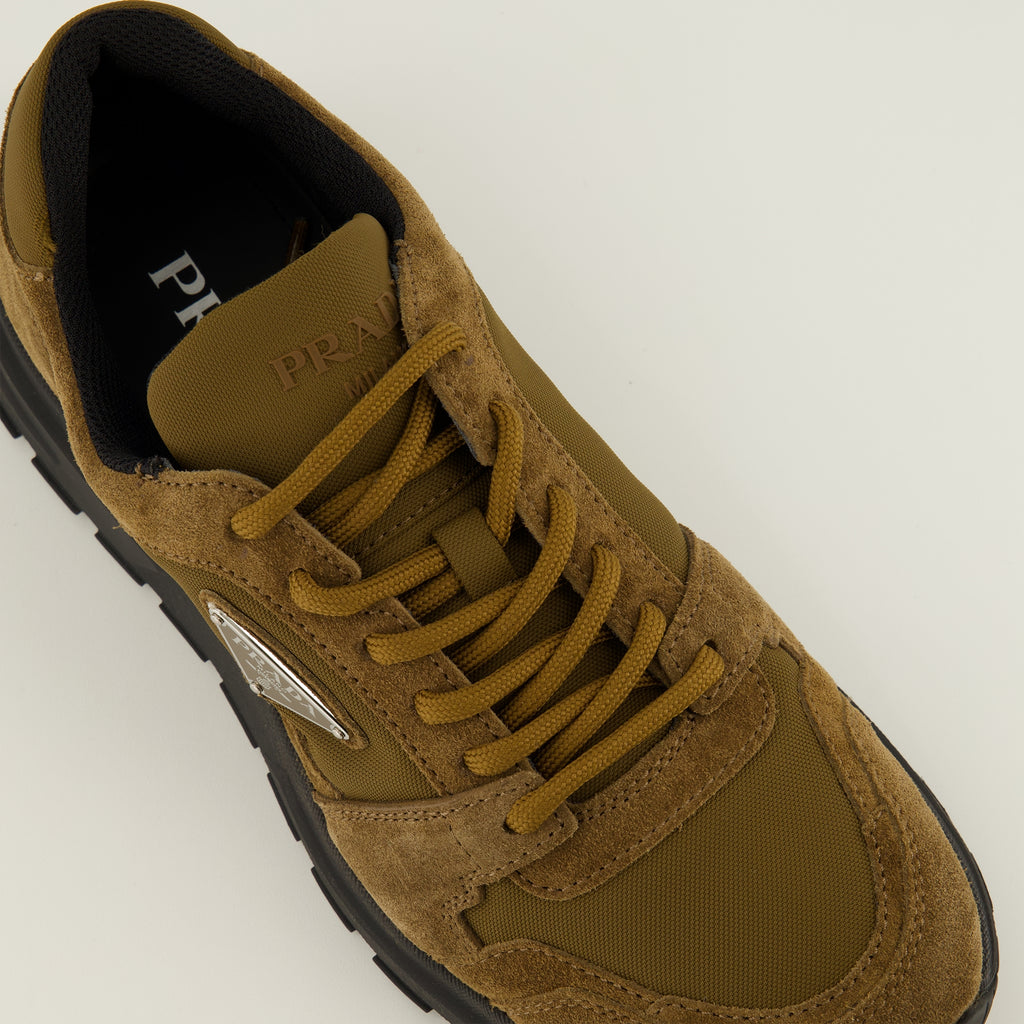 Baskets プラダ メンズ プラックススニーカー スエードとリナイロン ブラウン Prada Marron Homme
