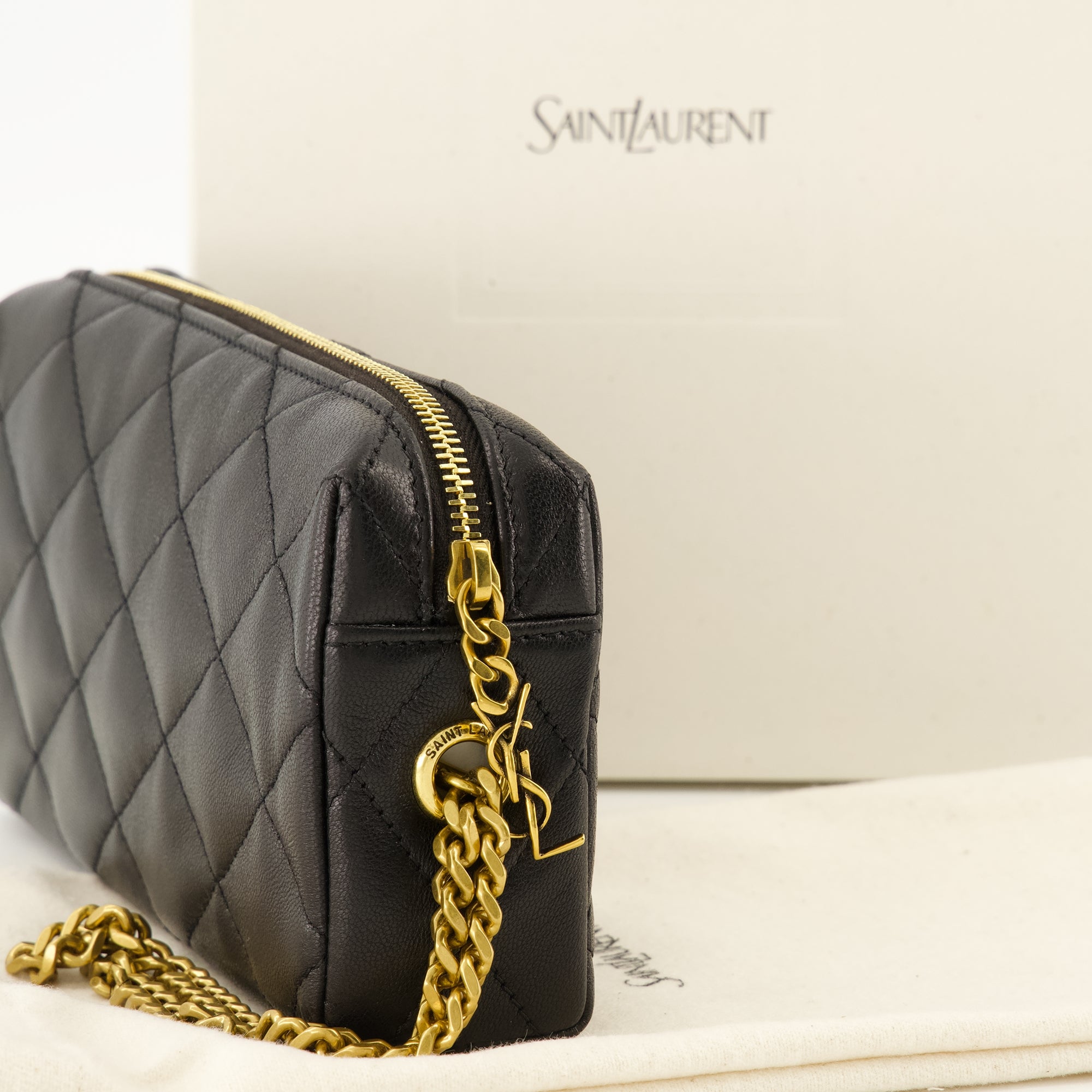 Image de l'article Pochette Bijou Cassandre noir de la marque Saint Laurent pour Femme - Saison Printemps-Été 2026 - Vue détaillée_2