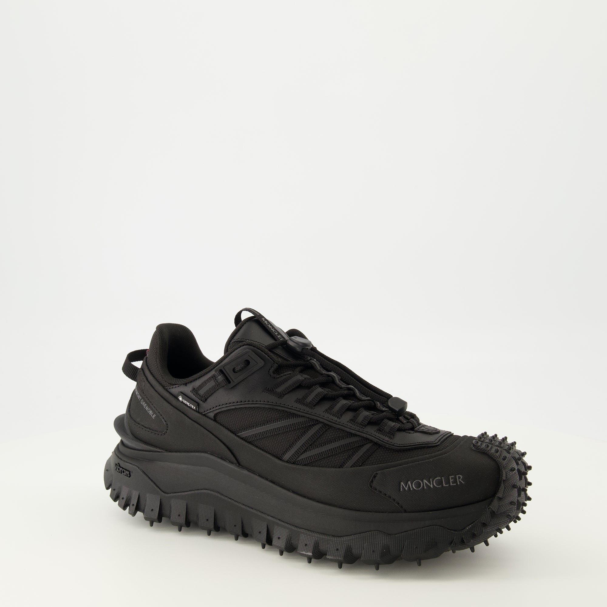 Image de l'article Baskets Trailgrip GTX noir de la marque Moncler pour Homme - Saison Printemps-Été 2026 - Vue trois quarts avant droite