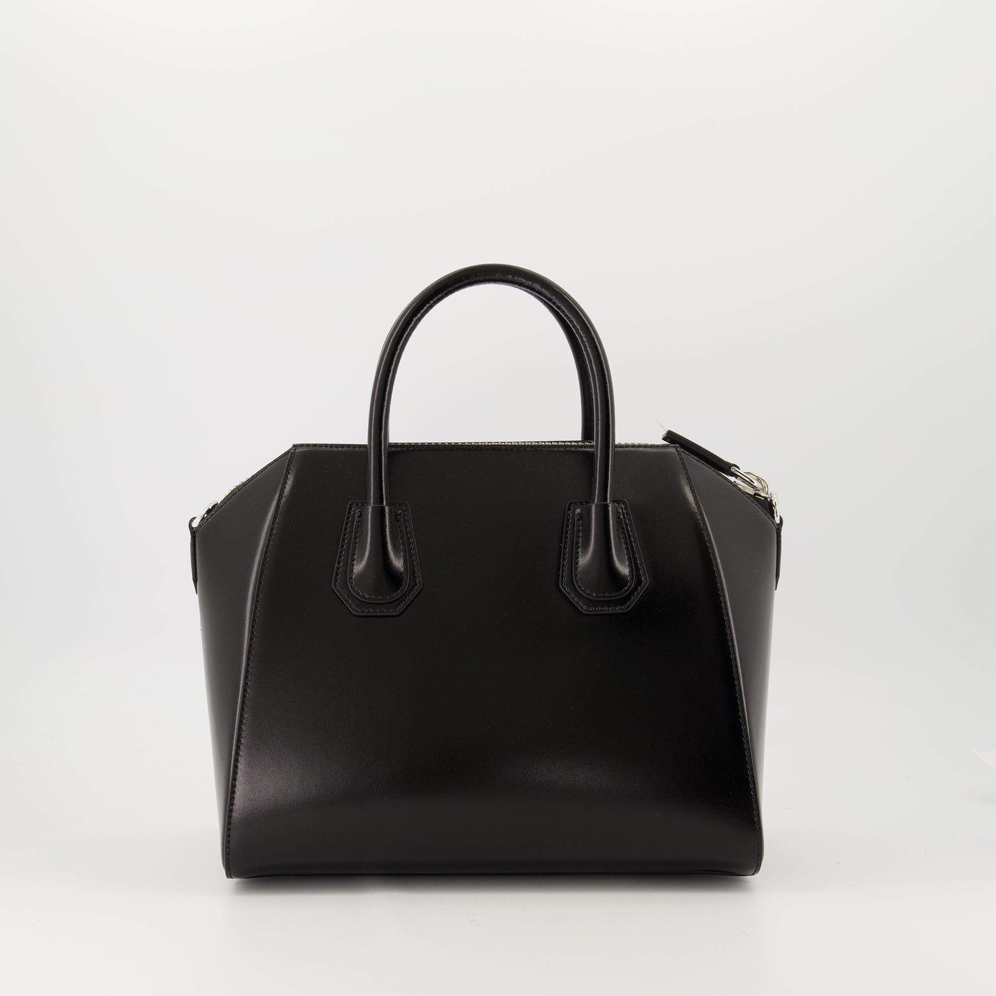Image de l'article Sac Antigona Small de la marque Givenchy pour Femme - Saison Automne-Hiver 2025 - Vue de Dos