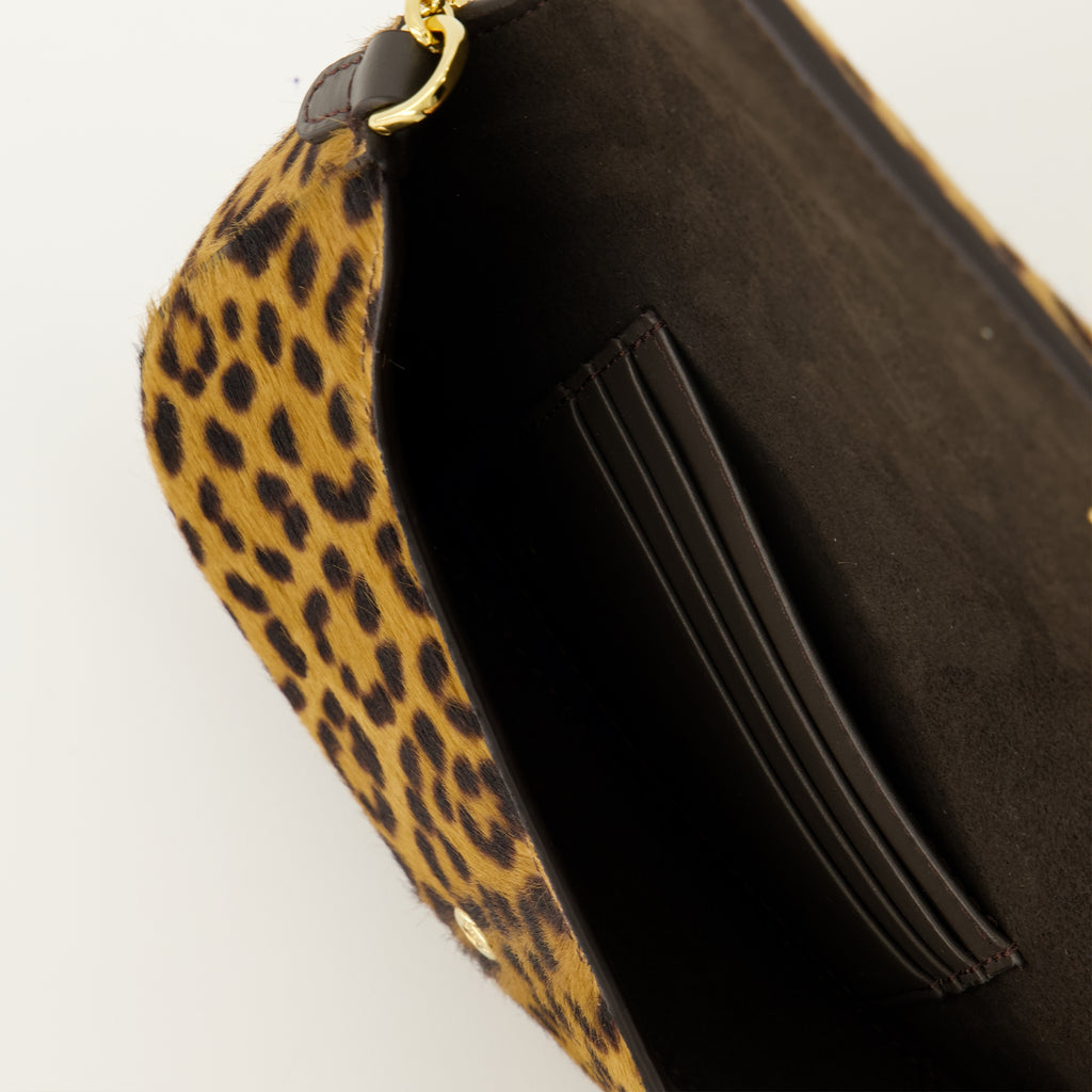 Imagen de la cartera Fendi Fendigraphy de estampado de leopardo marrón para mujer - Temporada Otoño-Invierno 2025 - Vista Detallada 3