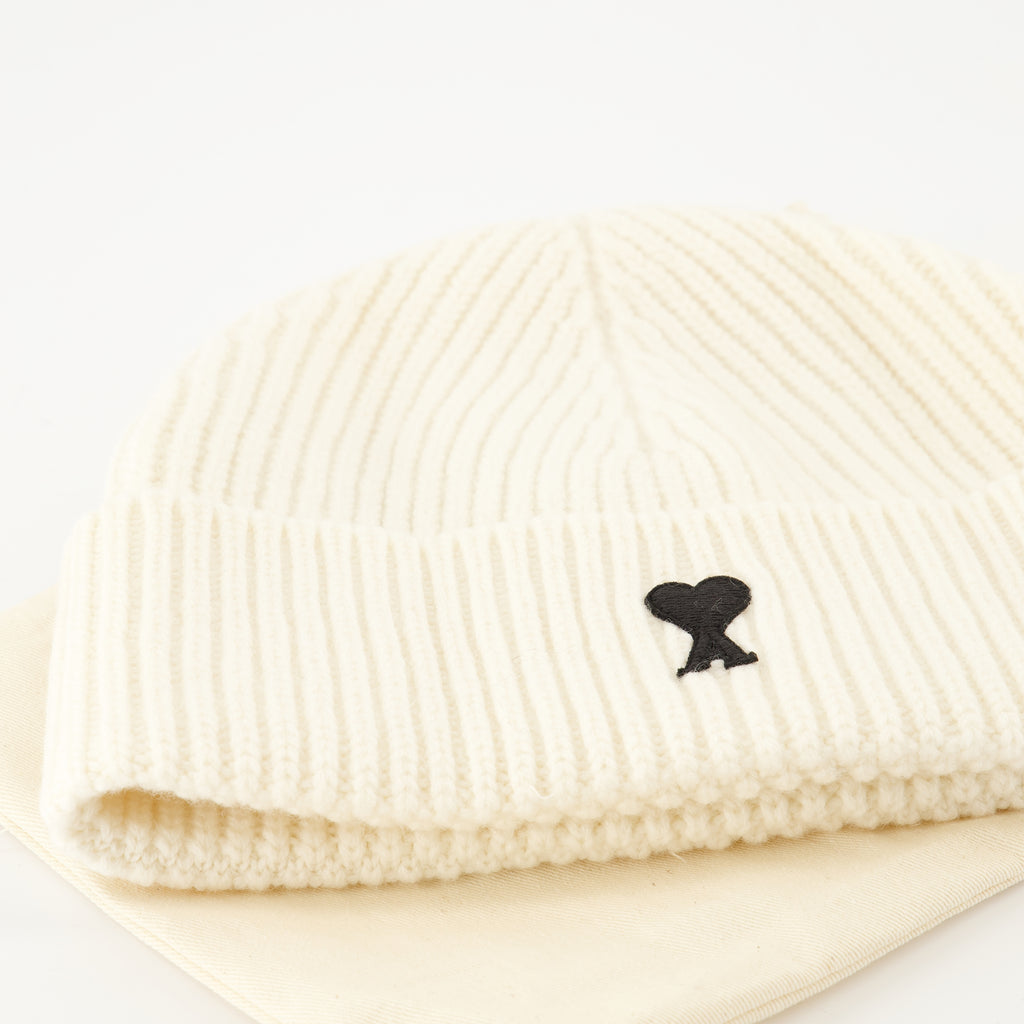 Image of the Ami Heart Beanie from the brand Ami PARIS for Unisex - Autumn-Winter Season 2025 - Detailed View_3