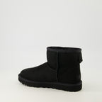 Image of the Ugg Women's Classic Mini II Boots - Autumn-Winter 2025 Season - Three quarters right rear view