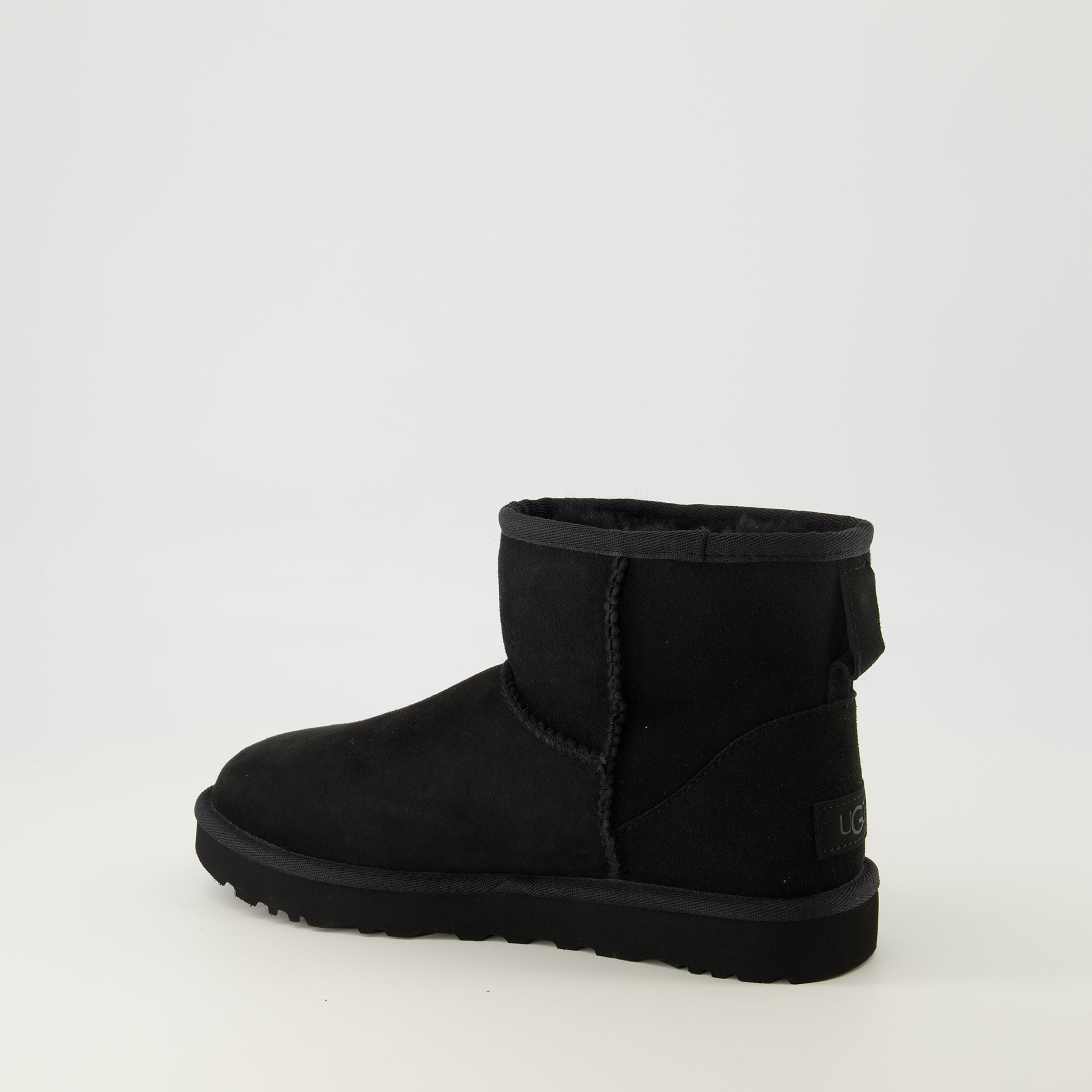 Image of the Ugg Women's Classic Mini II Boots - Autumn-Winter 2025 Season - Three quarters right rear view