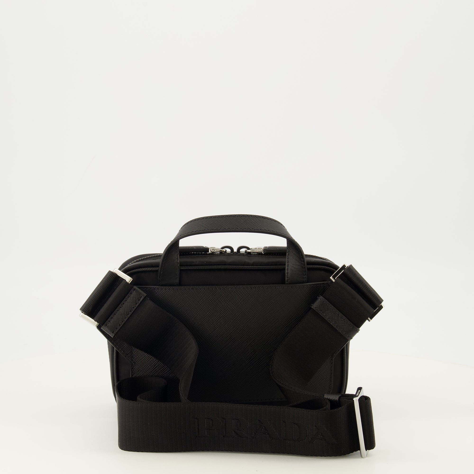 Sacs bandoulière 블랙 가죽과 재생 나일론 가방 Prada Noir Homme