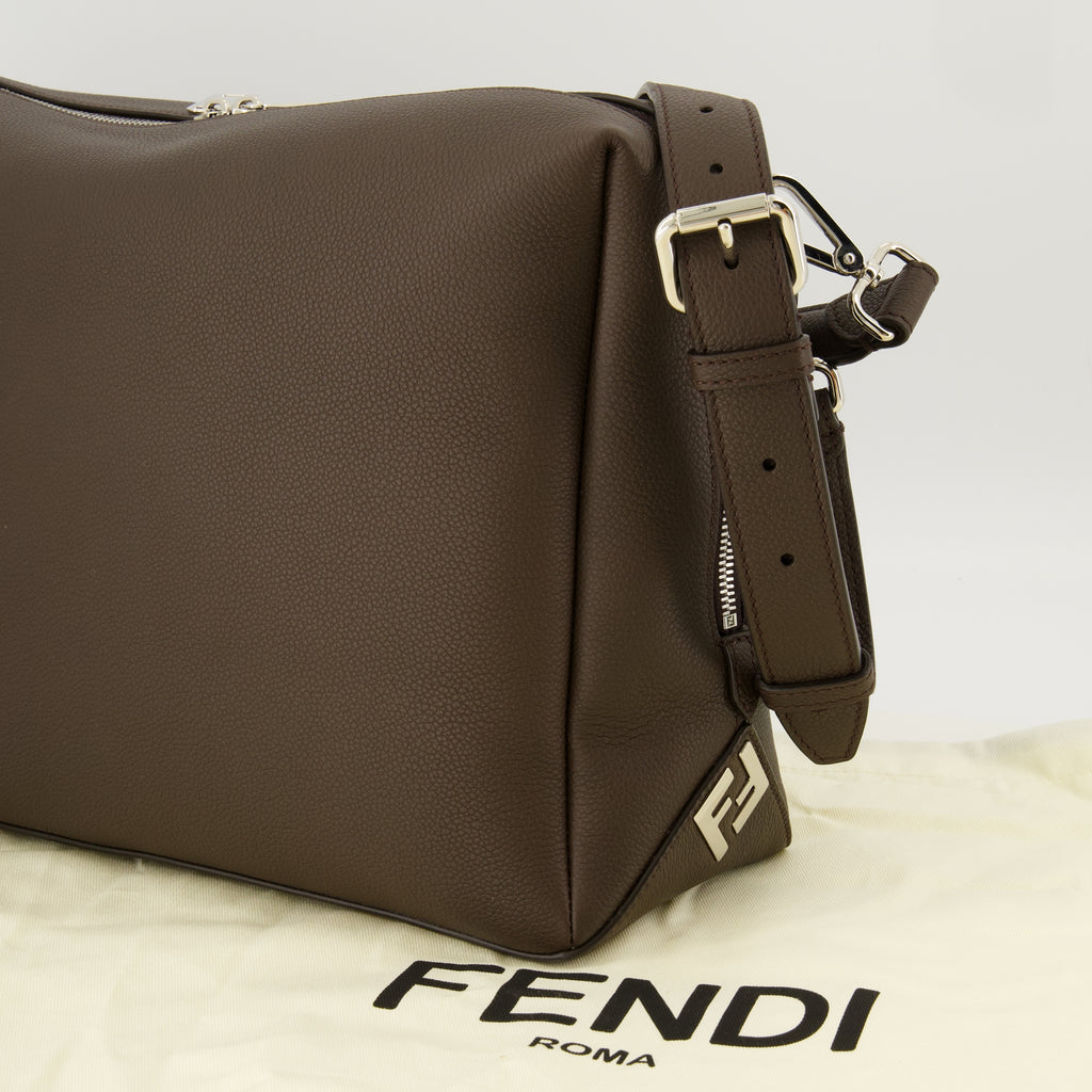 Image de l'article Sac Fendi Lui de la marque Fendi pour Homme - Saison Automne-Hiver 2025 - Vue détaillée_2