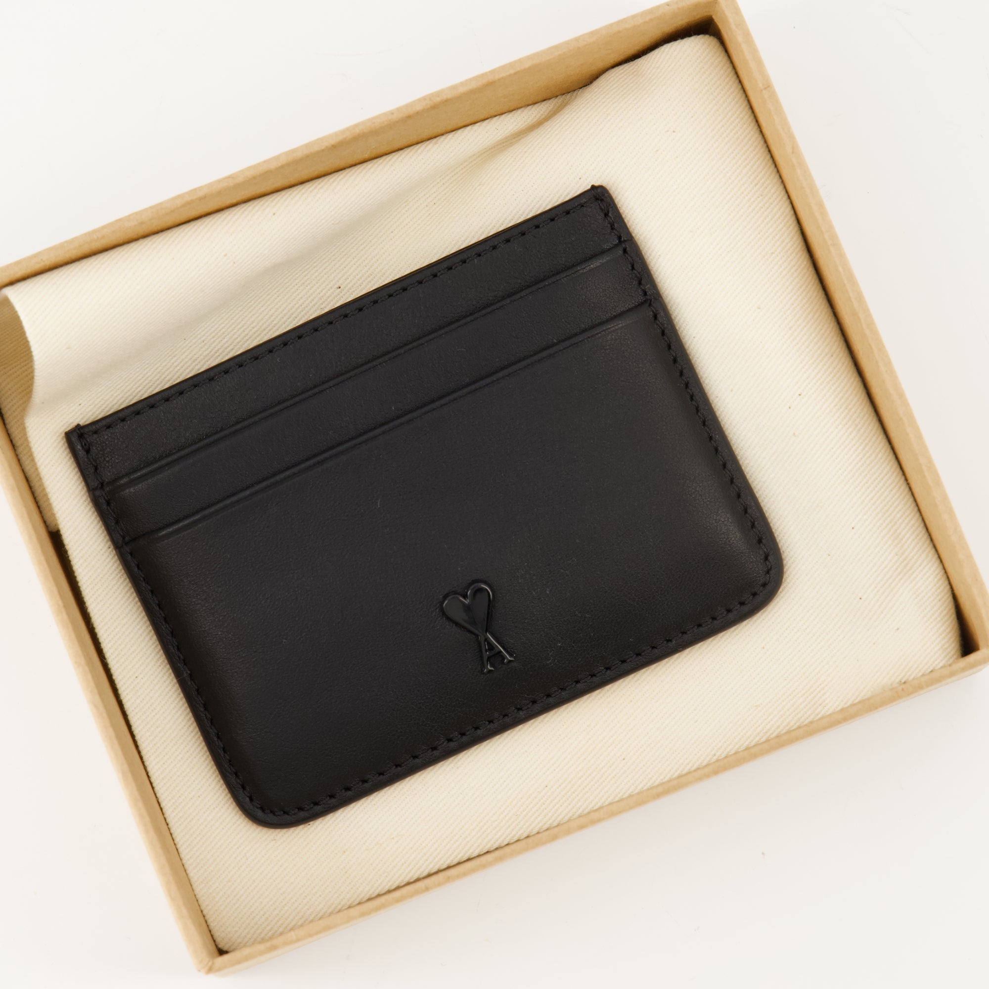 Image of the Ami heart cardholder by the brand Ami PARIS for Unisex - Autumn-Winter 2025 - Detailed View_2