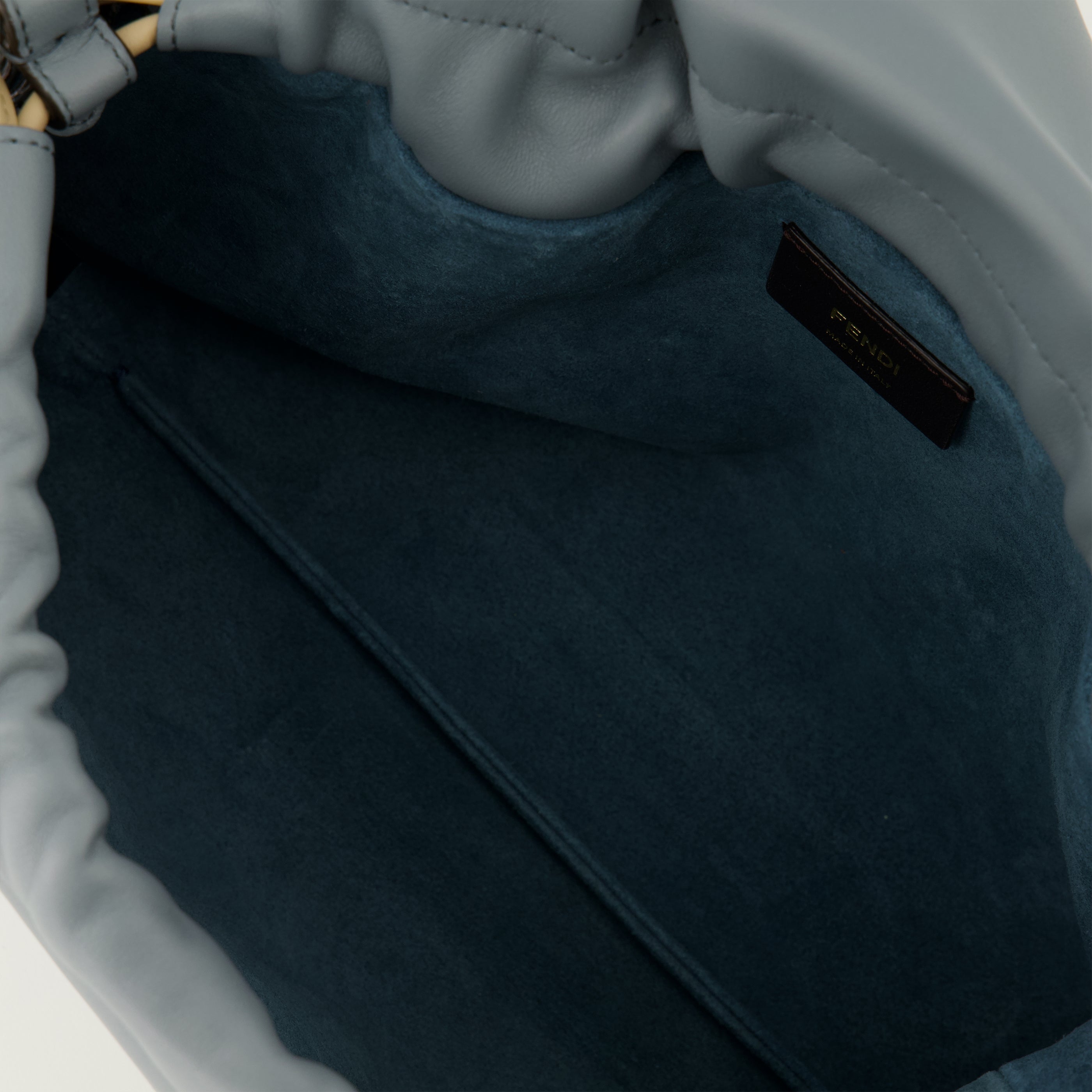 Image de l'article Sac Mamma Baguette medium en cuir bleu de la marque Fendi pour Femme - Saison Printemps-Été 2026 - Vue détaillée_3