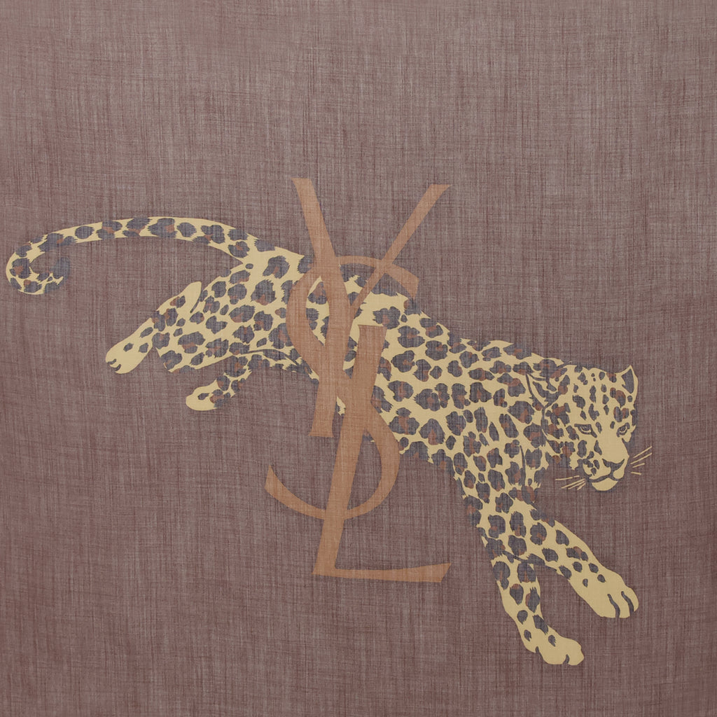 Image de l'article Carré Cassandre en sergé de laine marron de la marque Saint Laurent pour Femme - Saison Printemps-Été 2026 - Vue détaillée_3