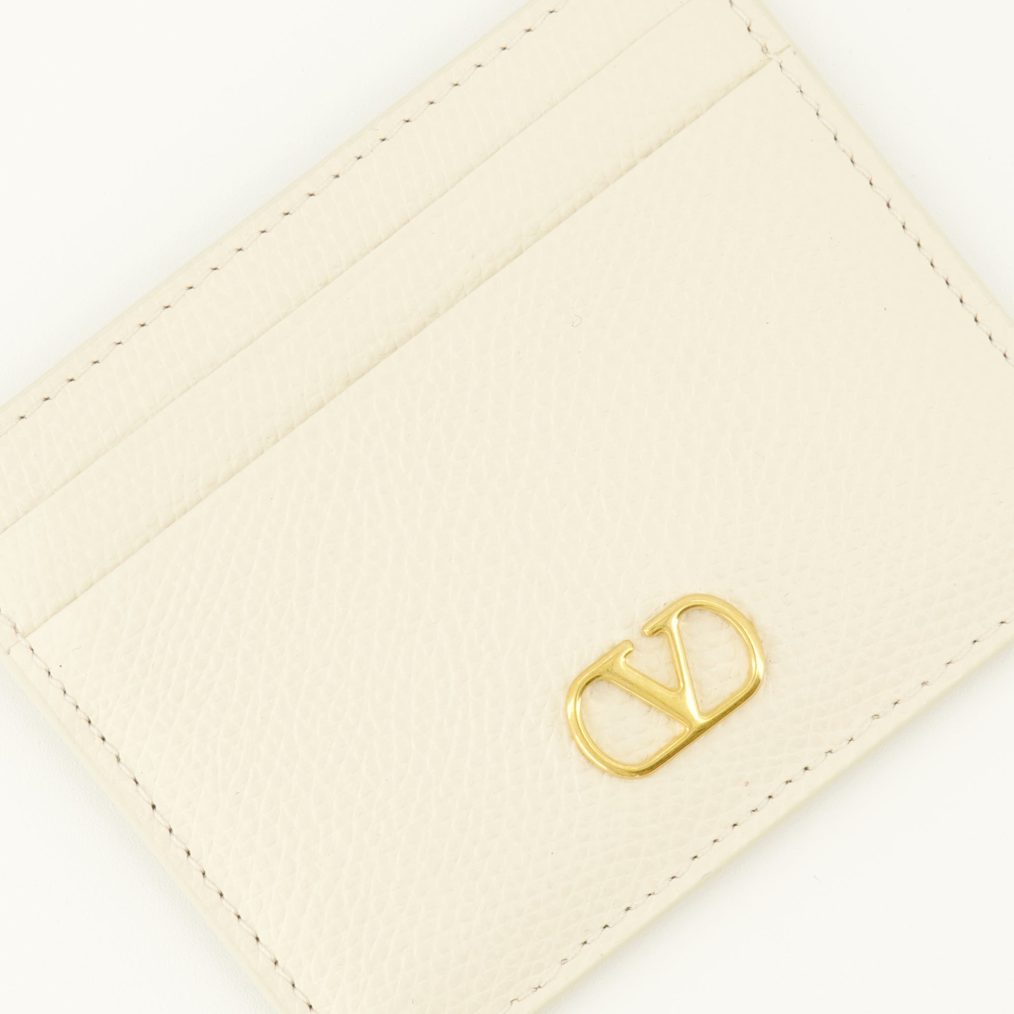 Image of the VLogo cardholder from Valentino Garavani for Women - Autumn-Winter 2025 - Detailed View_2