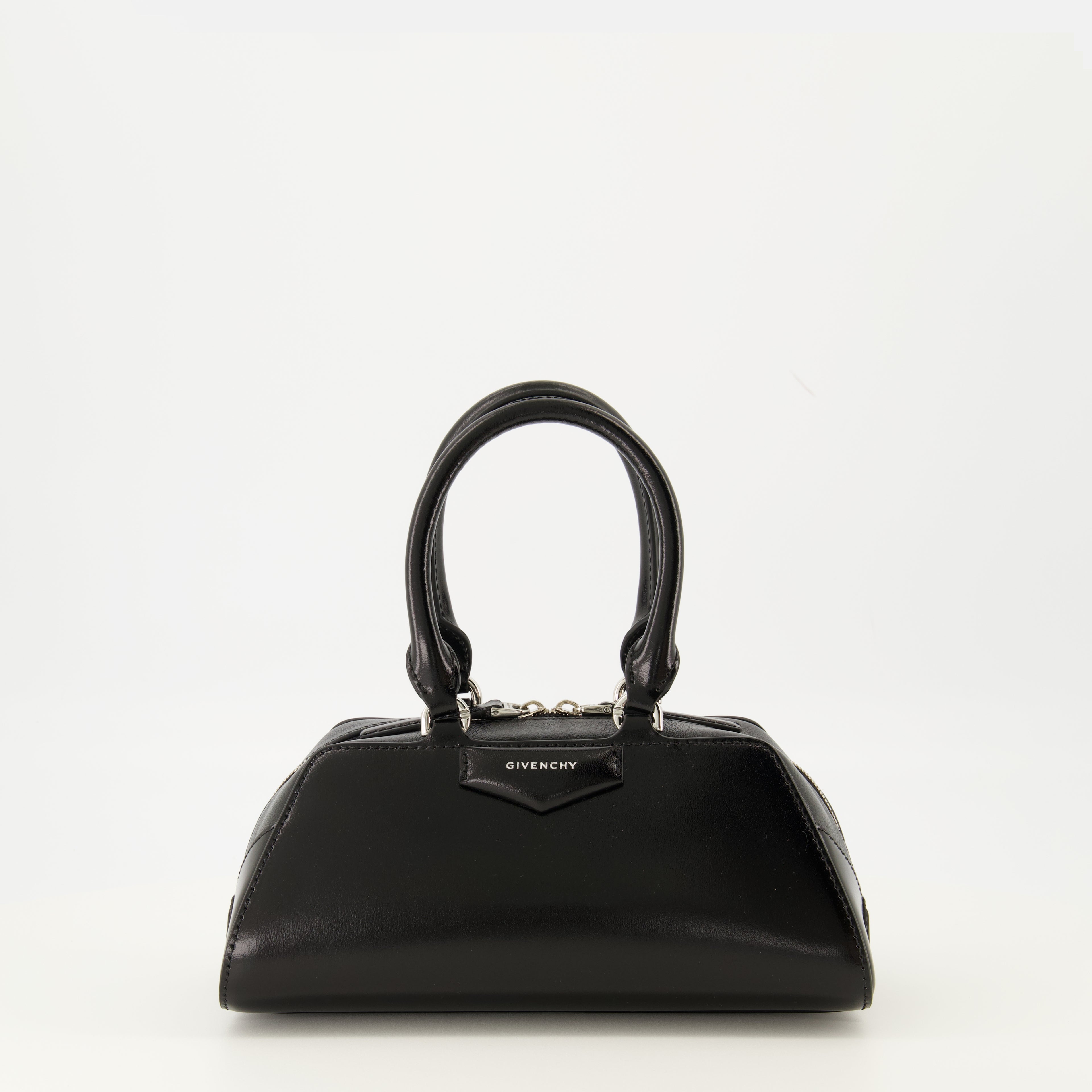 Image de l'article Sac Antigona East-West mini de la marque Givenchy pour Femme - Saison Automne-Hiver 2025 - Vue de Face