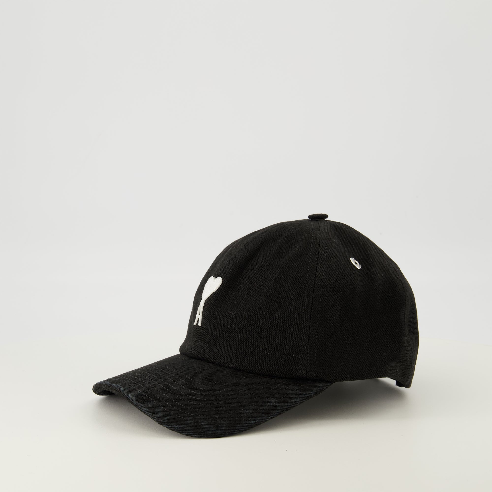 Image de l'article Casquette noir à logo Ami Paris de la marque Ami PARIS pour Unisex - Saison Printemps-Été 2026 - Vue de Dos