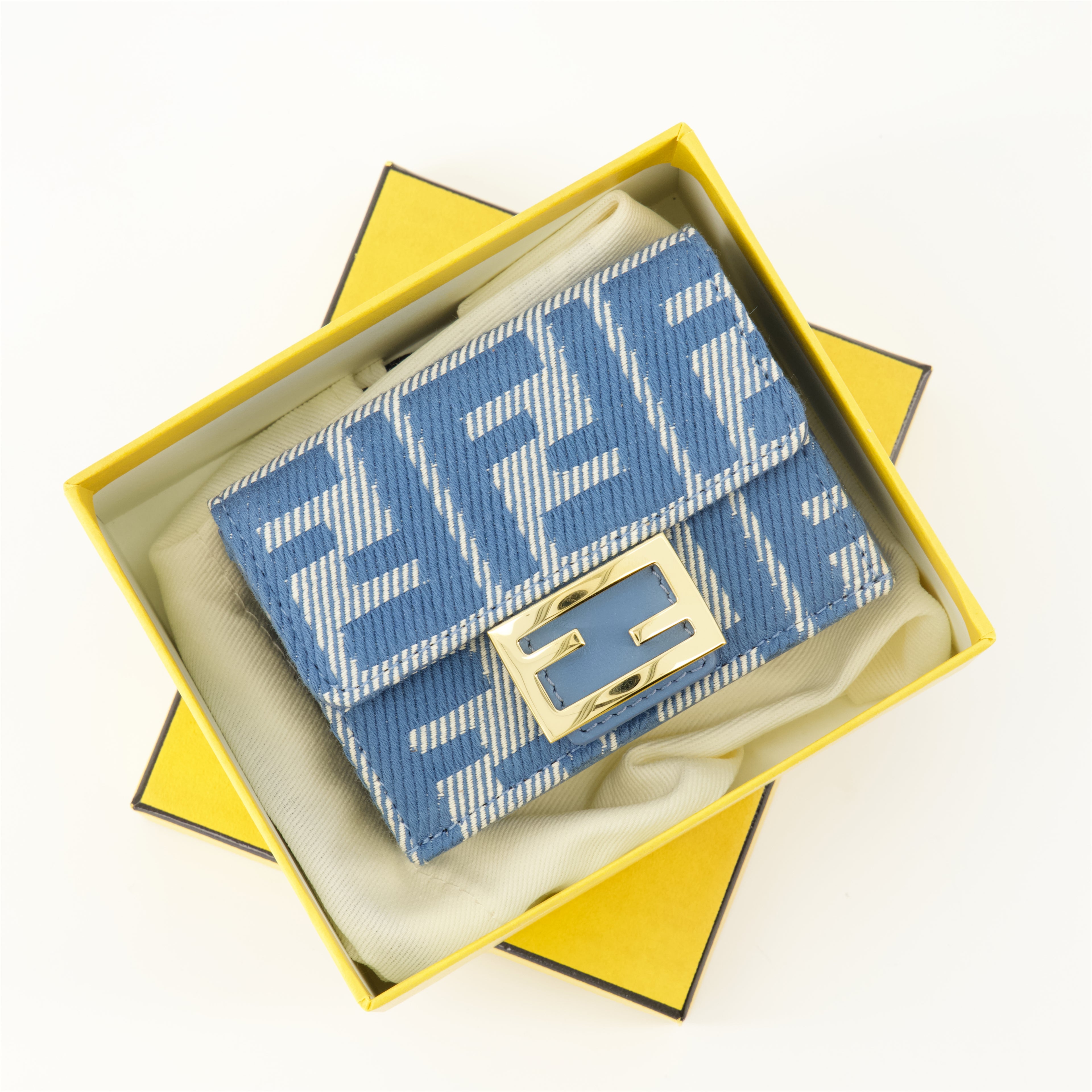 スモールレザーグッズ バゲットウォレット Fendi 青 Femme