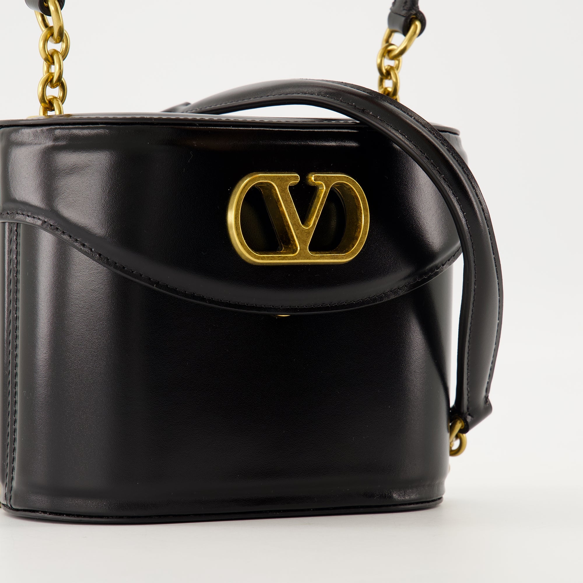 Image de l'article Sac seau Vanity-Case de la marque Valentino Garavani pour Femme - Saison Automne-Hiver 2025 - Vue détaillée_2