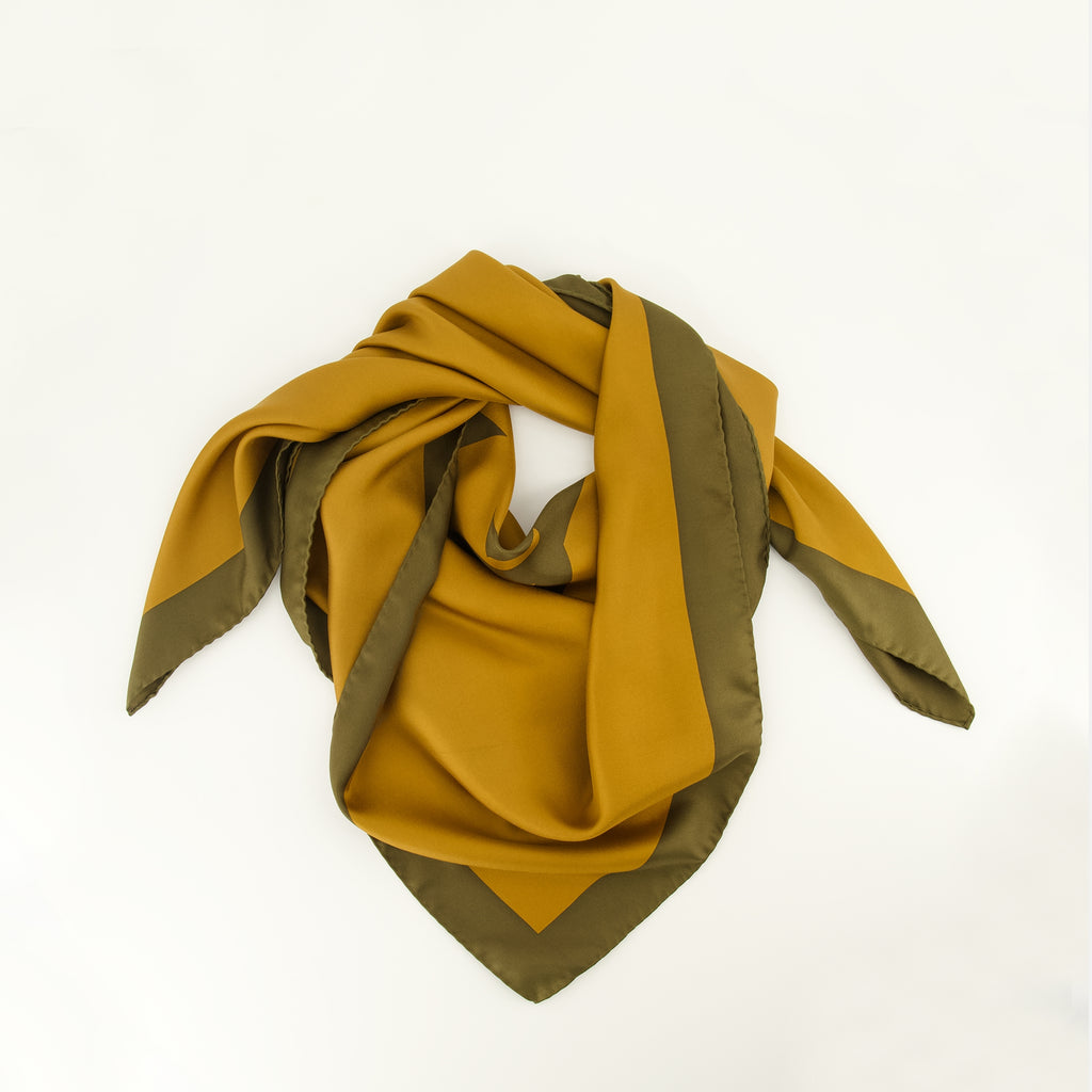 Écharpes, foulards et gants Carré de soie Cassandre vert Saint Laurent Vert Femme