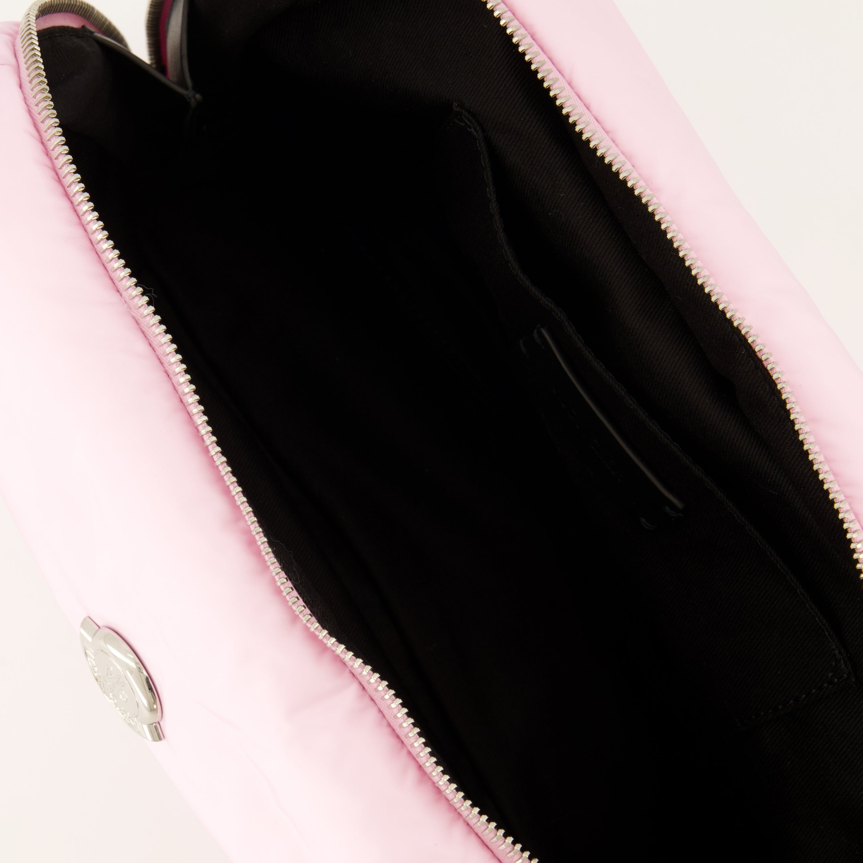Imagem da bolsa de nylon rosa Caradoc da marca Moncler para Mulheres - Coleção Primavera-Verão 2026 - Vista Detalhada 3