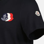 Bild des Artikels T-Shirt mit dreifarbigem Logo der Marke Moncler für Herren - Herbst-Winter-Saison 2025 - Detaillierte Ansicht_3