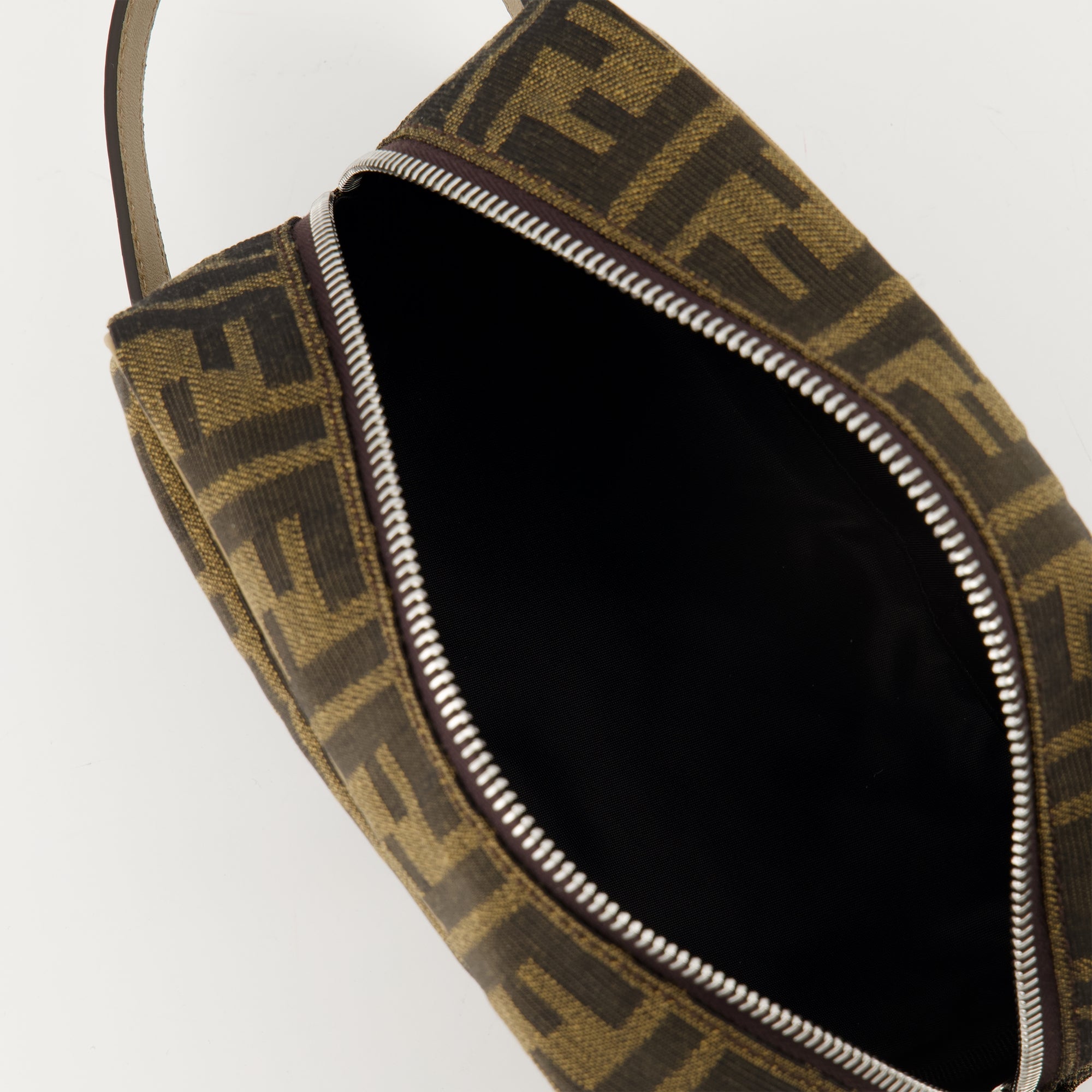 Imagen del neceser Fendi FF para Hombre - Temporada Otoño-Invierno 2025 - Vista Detallada_3