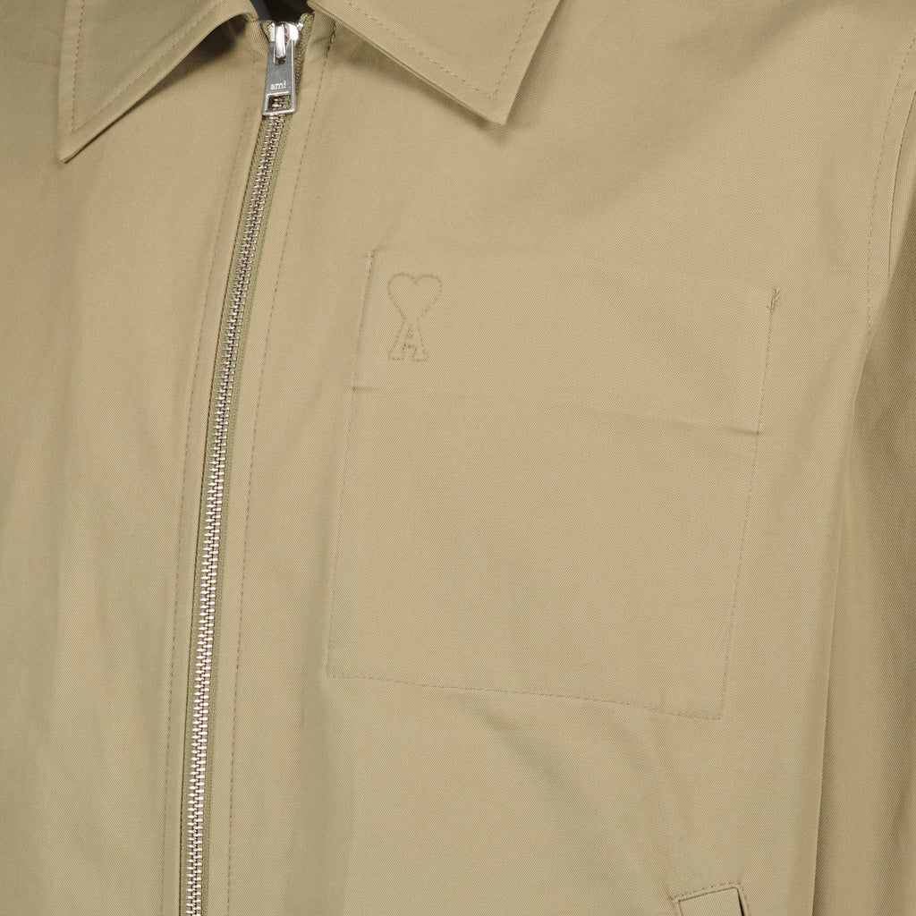 Image de l'article Blouson beige AMI de coeur de la marque Ami PARIS pour Homme - Saison Printemps-Été 2026 - Vue détaillée_1