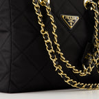 Sacs à main et épaule Sac cabas en Re-Nylon Prada Noir Femme