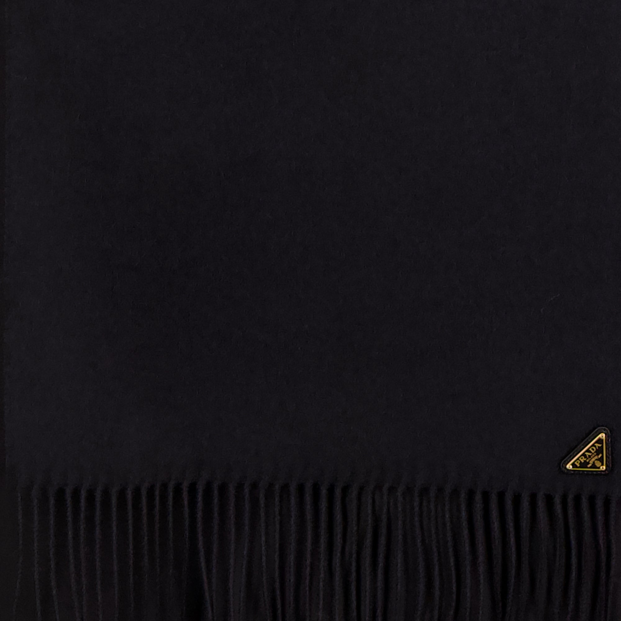 Image de l'article Écharpe en soie et cachemire noir de la marque Prada pour Femme - Saison Automne-Hiver 2025 - Vue détaillée_2