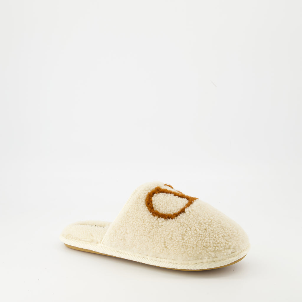 Image de l'article Claquettes Ta Chambre de la marque Valentino Garavani pour Homme - Saison Automne-Hiver 2025 - Vue trois quarts avant droite