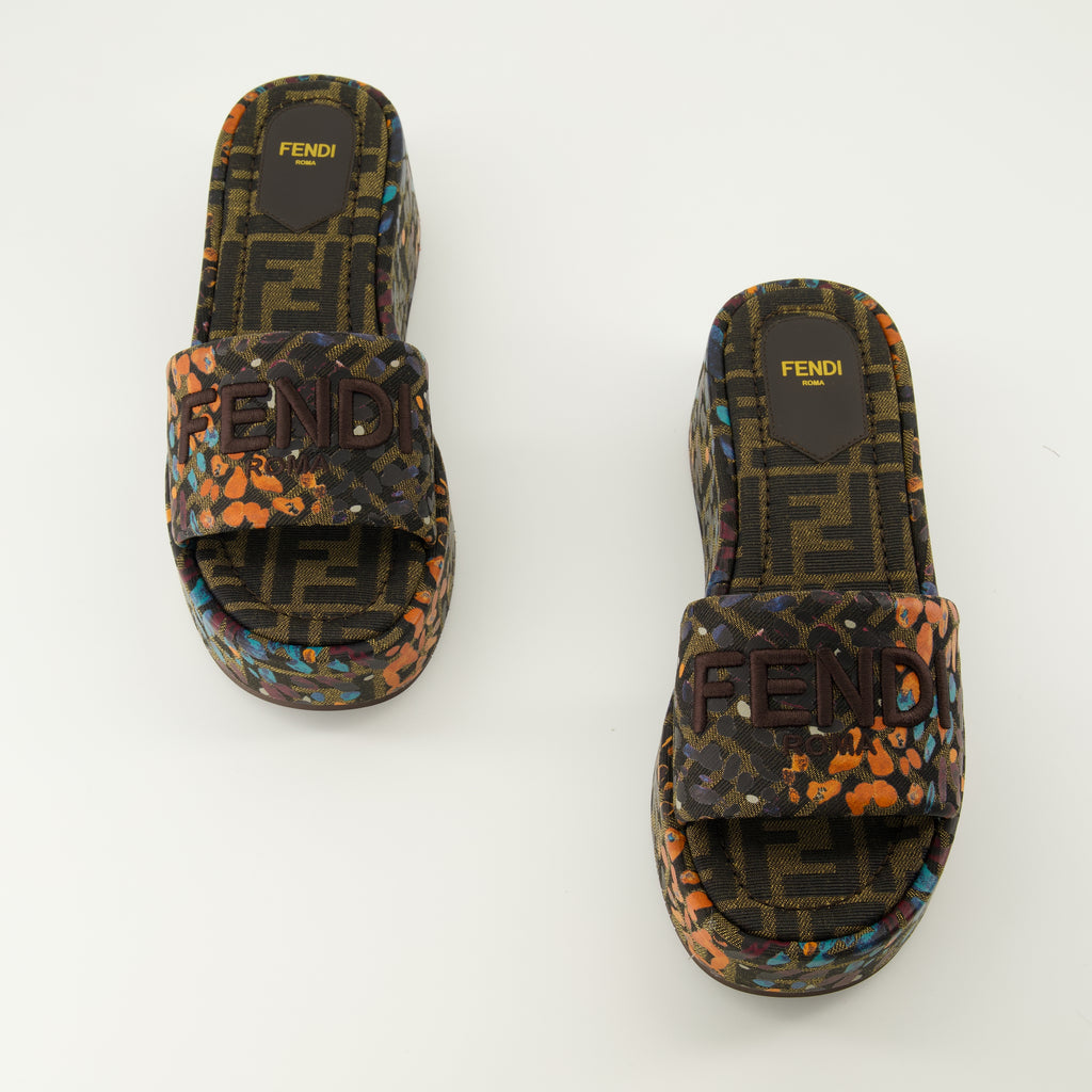Imagem das mules de salto plataforma com padrão floral FF da Fendi para Mulher - Coleção Primavera-Verão 2026 - Vista Detalhada 5